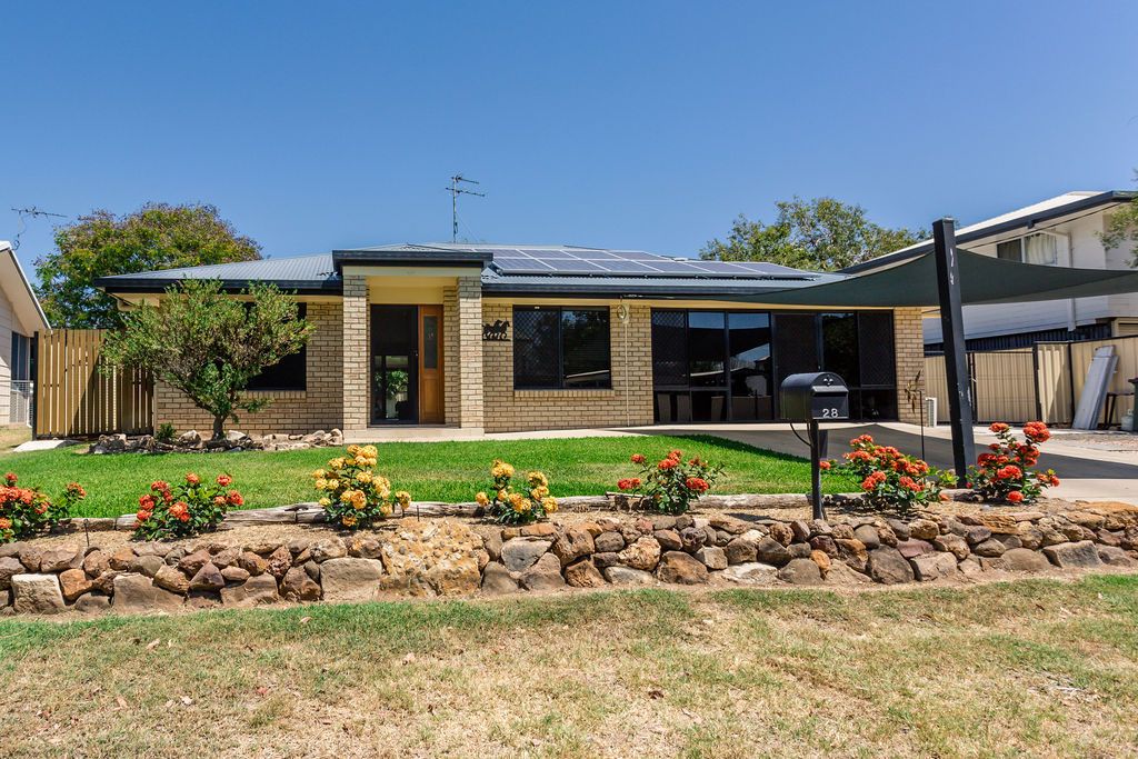 28 Dawn Crescent, Emerald, QLD 4720