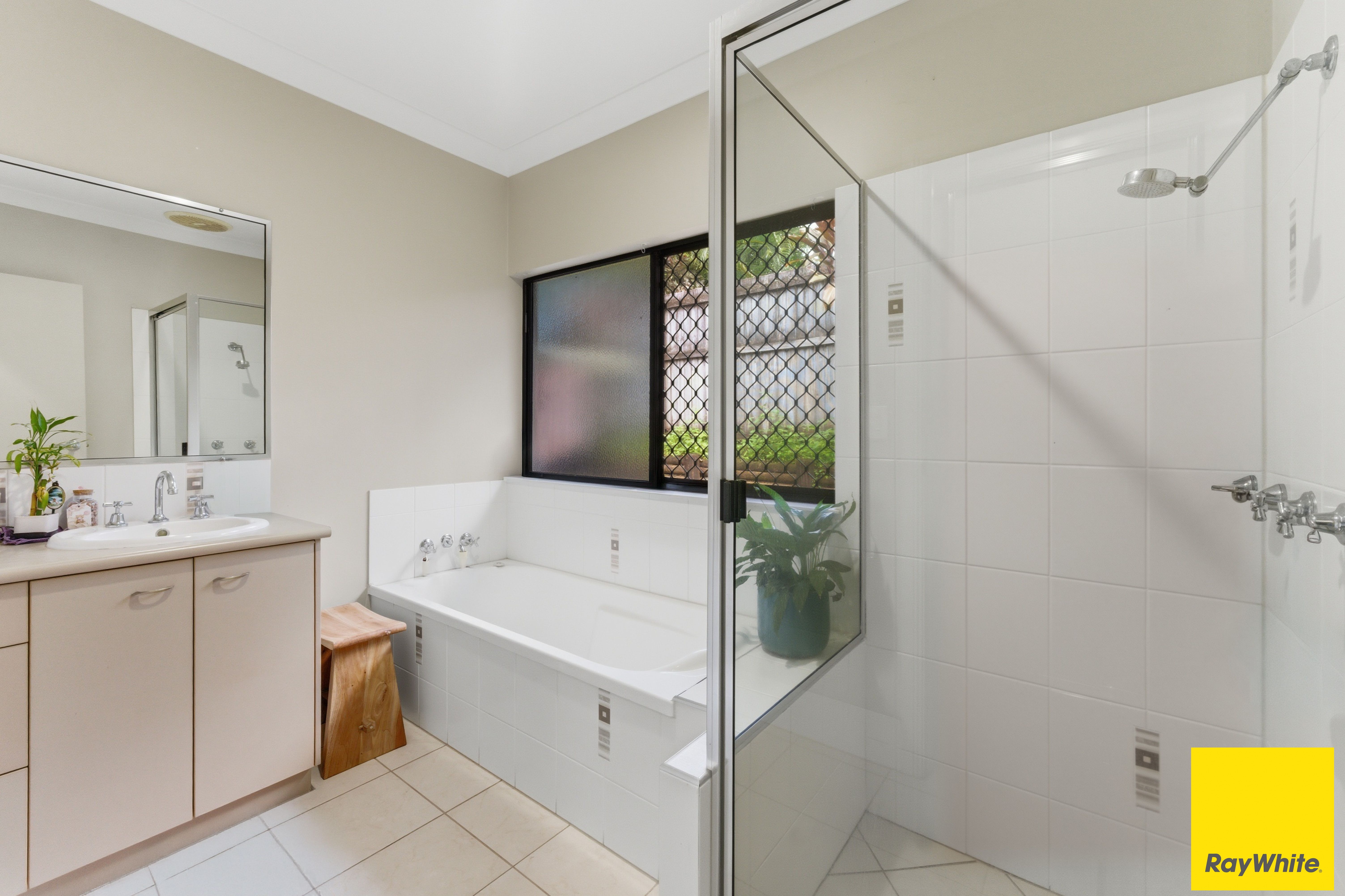 10 Sandover Close — photo 9 of 14