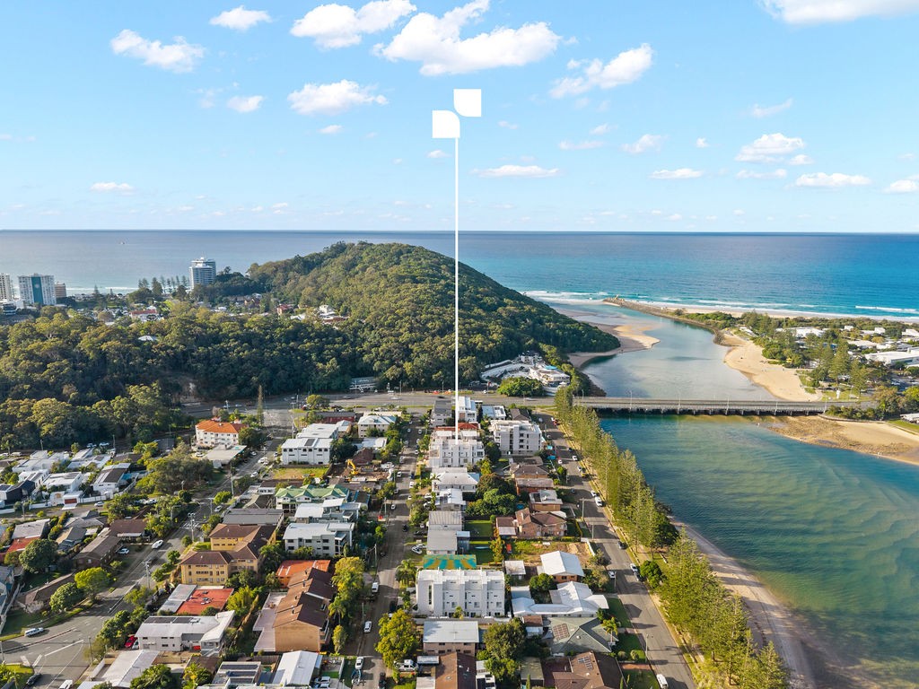 2/10 Bullimah Avenue, Burleigh Heads, QLD 4220