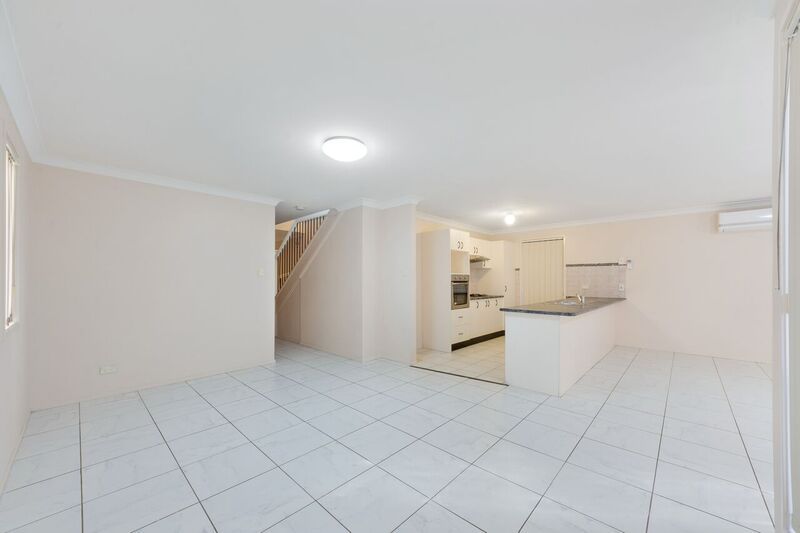 8 Greenwich Walk, Campbelltown, NSW 2560