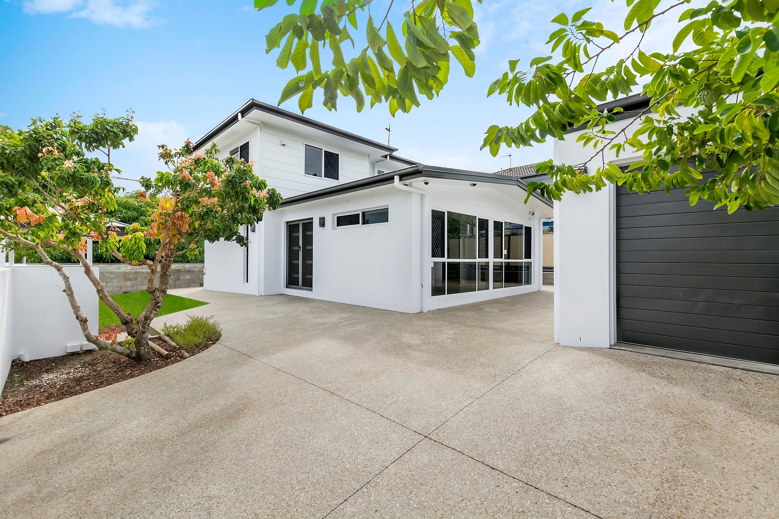 15 Fourth Avenue, Labrador, QLD 4215