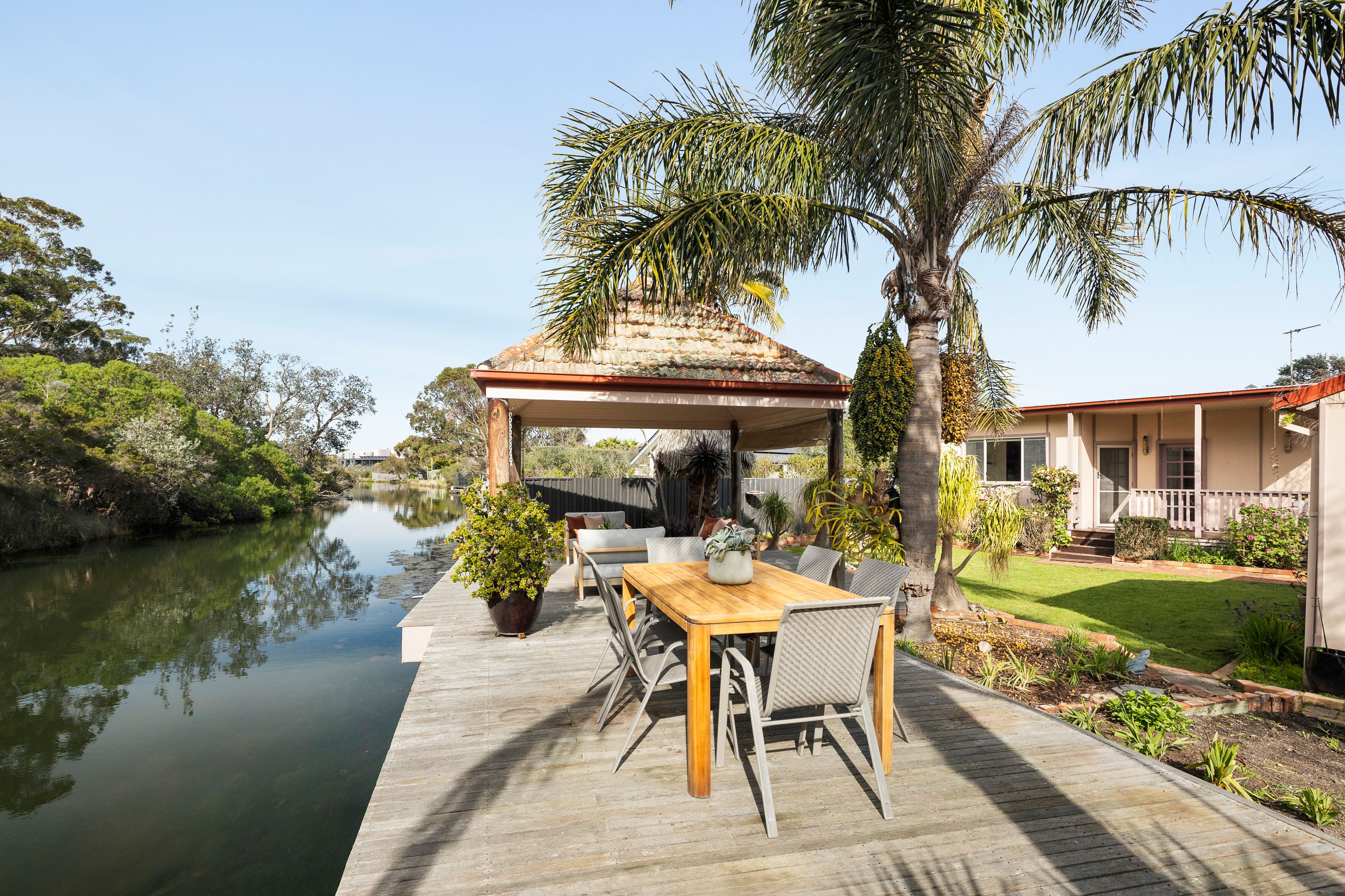 10 Beach Grove, Seaford, VIC 3198
