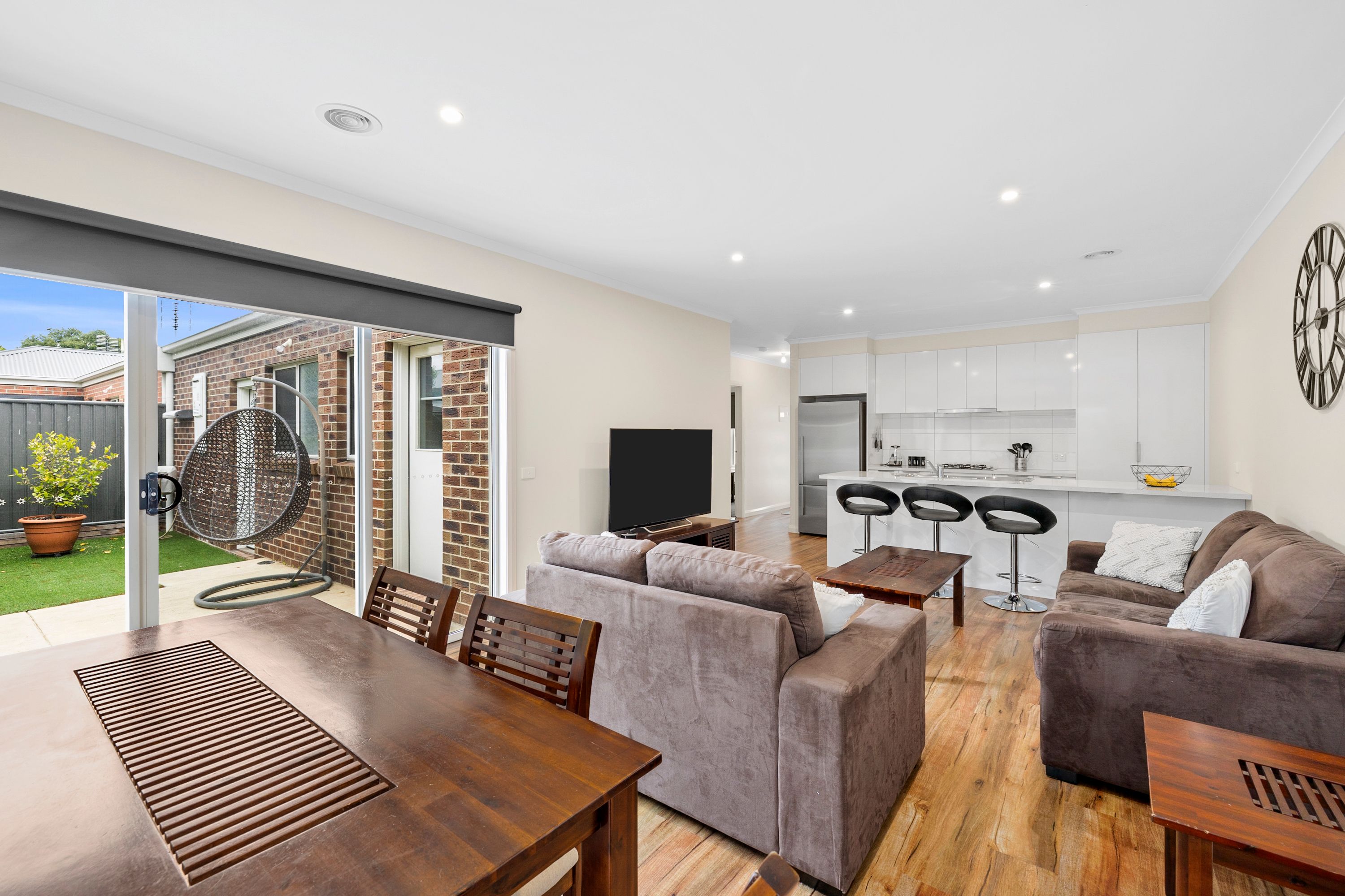 2/10 Wood Street, Soldiers Hill, VIC 3350