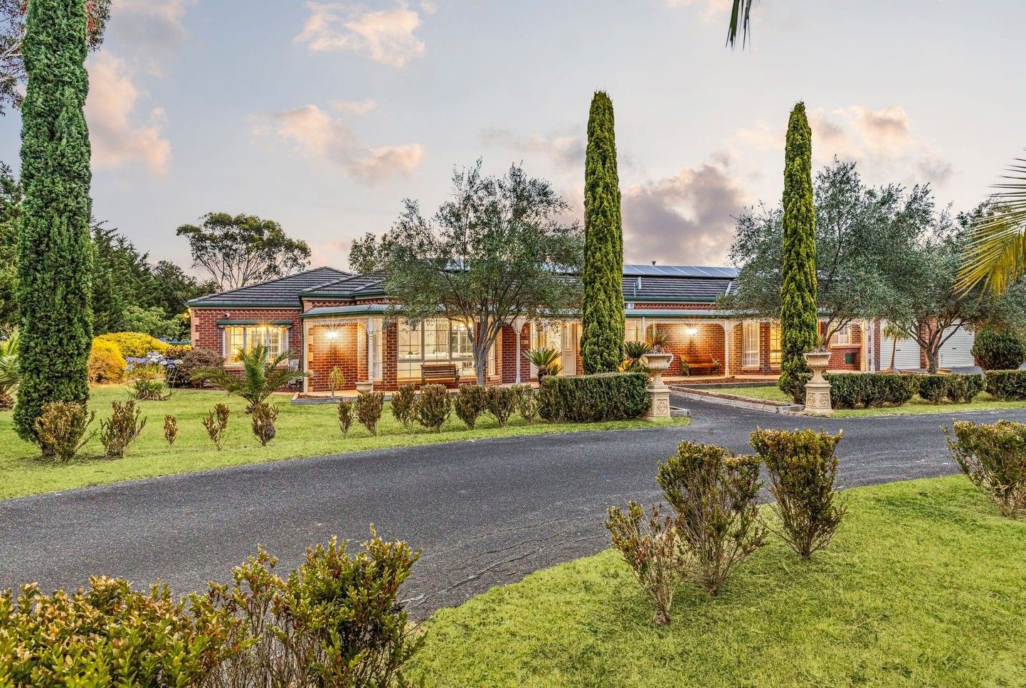 8 Kestrel Crescent, MOUNT DUNEED, VIC 3217