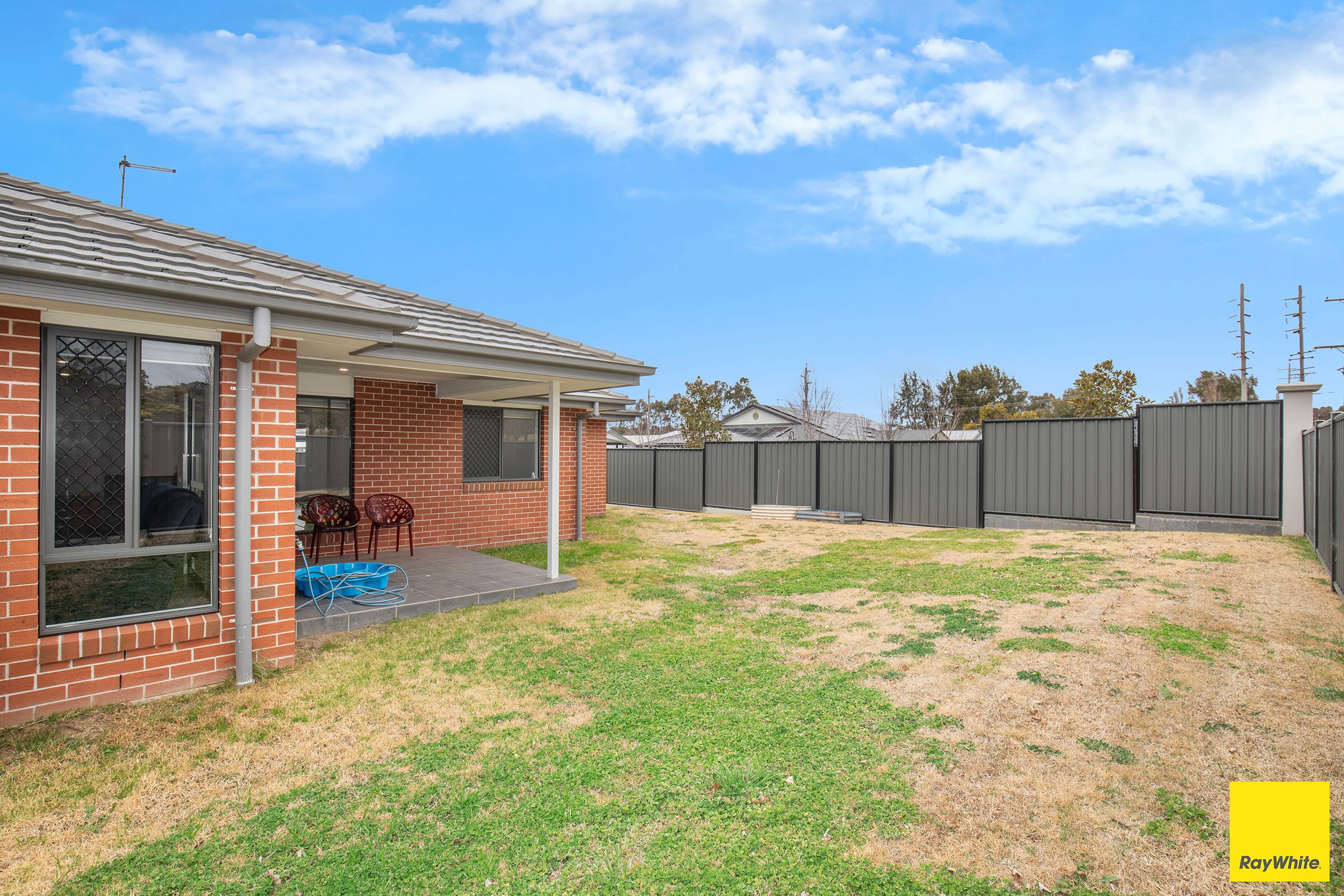 2 Greaves Close — photo 10 of 12