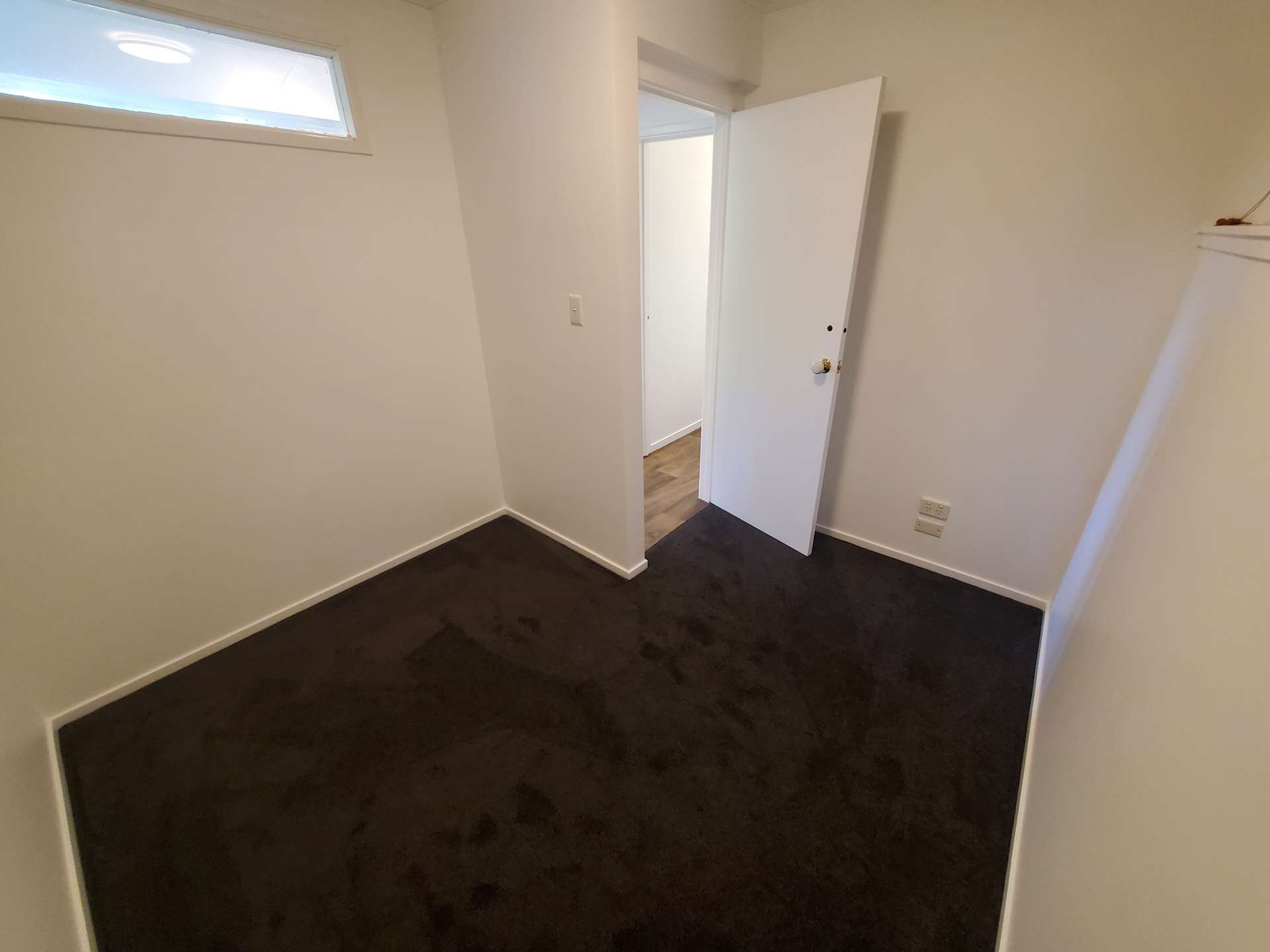 39B York Road photo 15