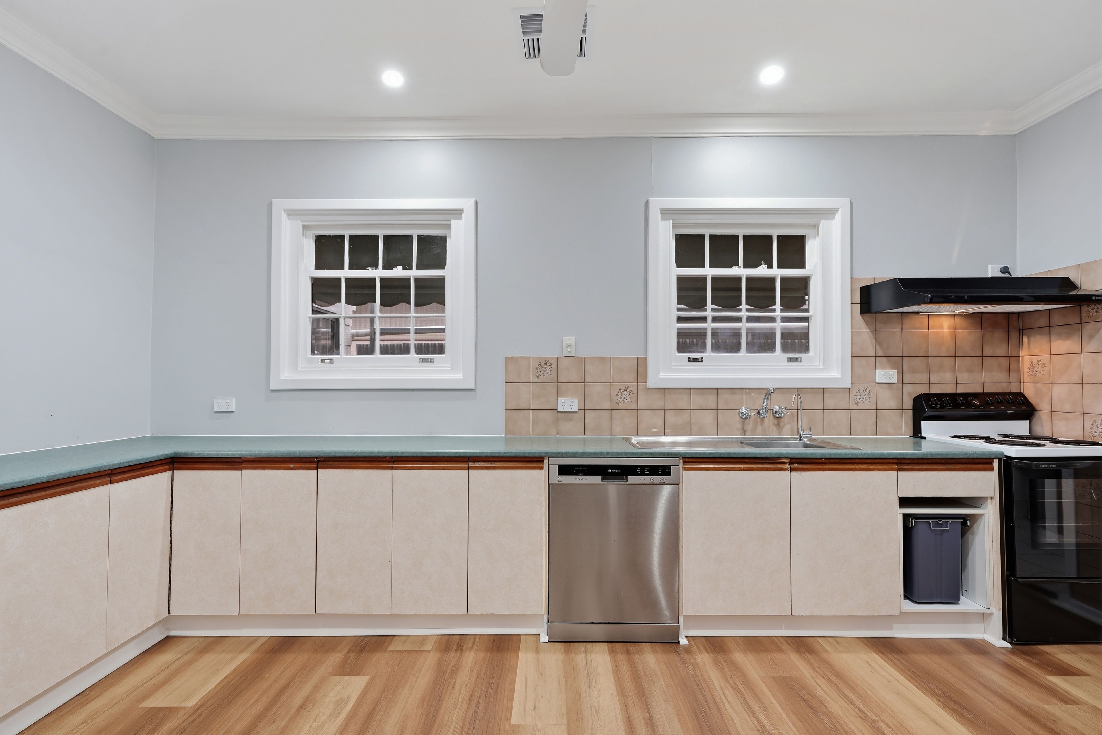 212 Peachey Road — photo 6 of 17