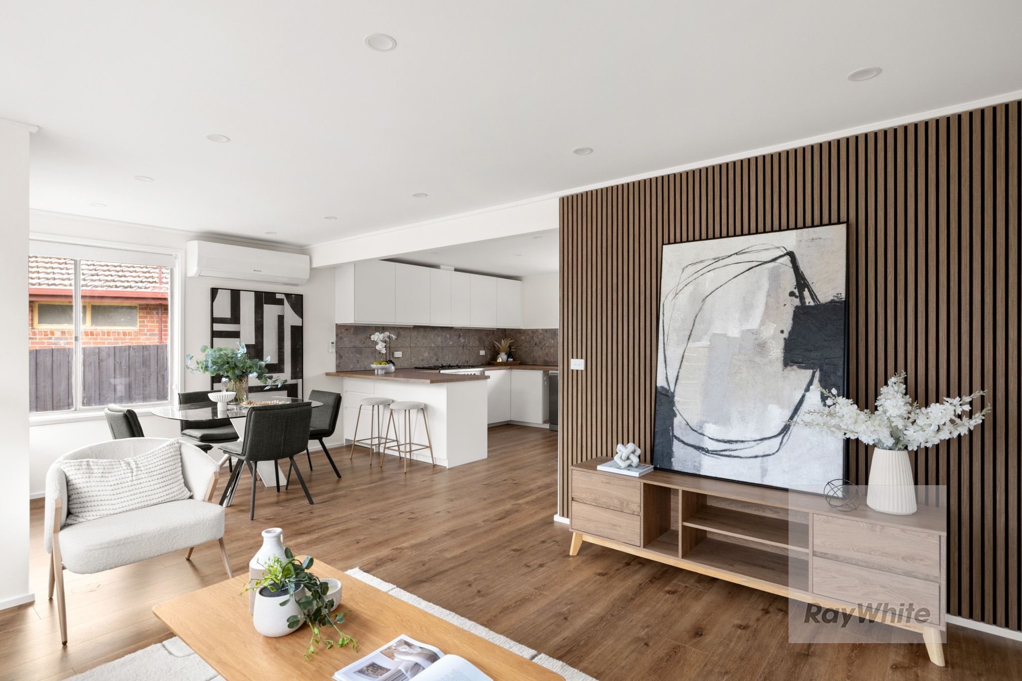 5 Moreton Crescent — photo 3 of 15