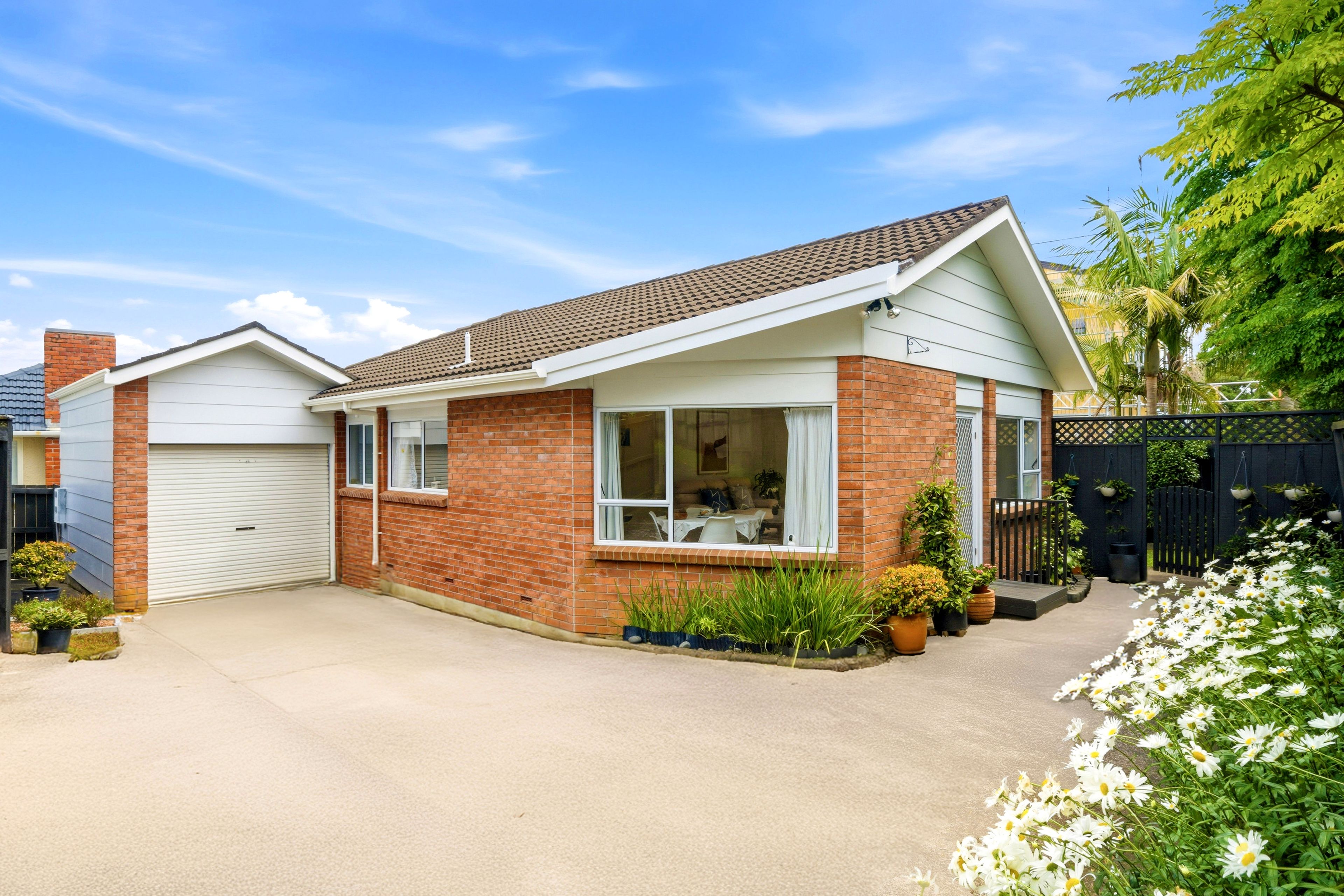 2/154 East Coast Road, Forrest Hill, North Shore City