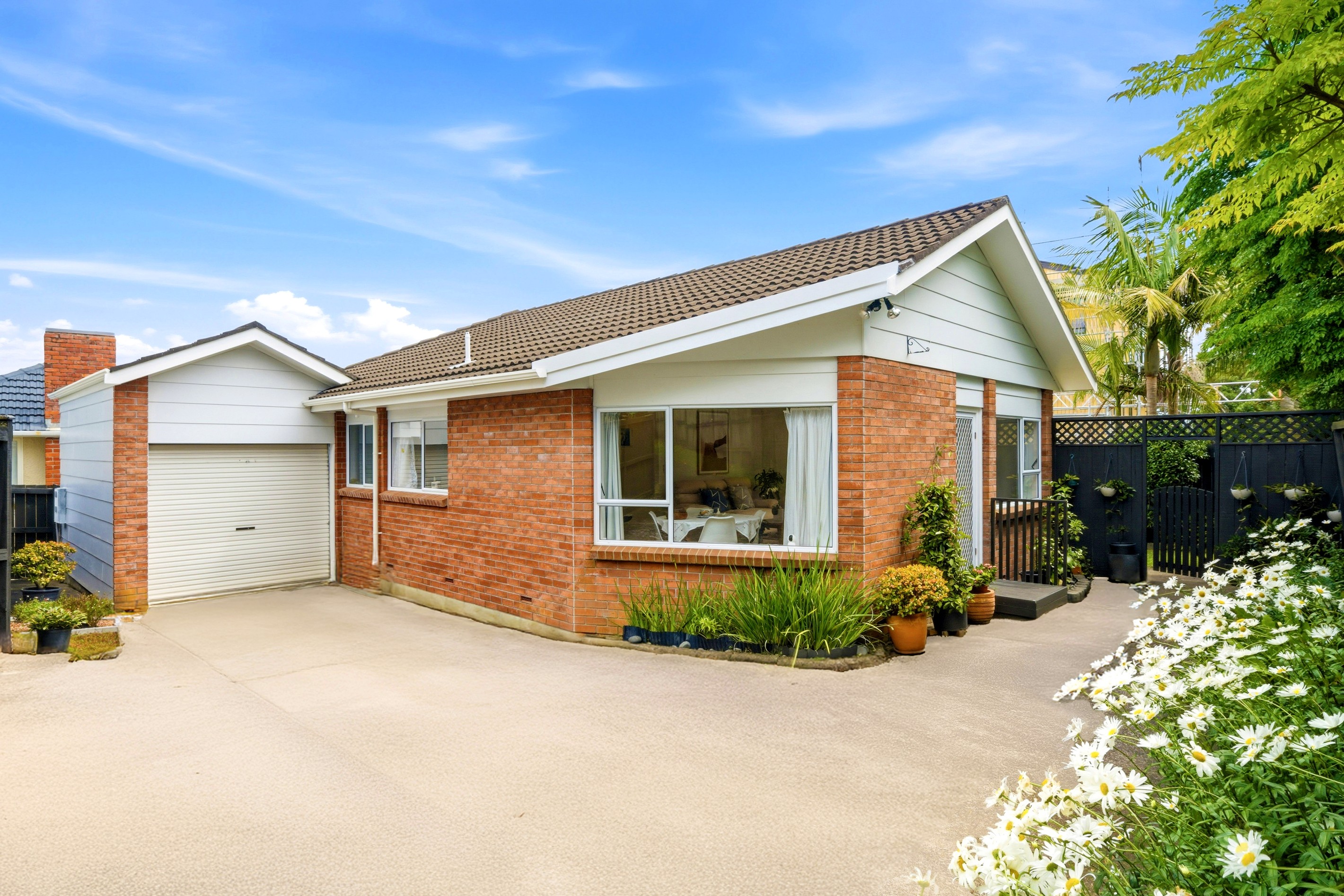2/154 East Coast Road, Forrest Hill, North Shore City