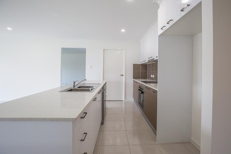 50 Mount Pleasant Street, Park Ridge, QLD 4125