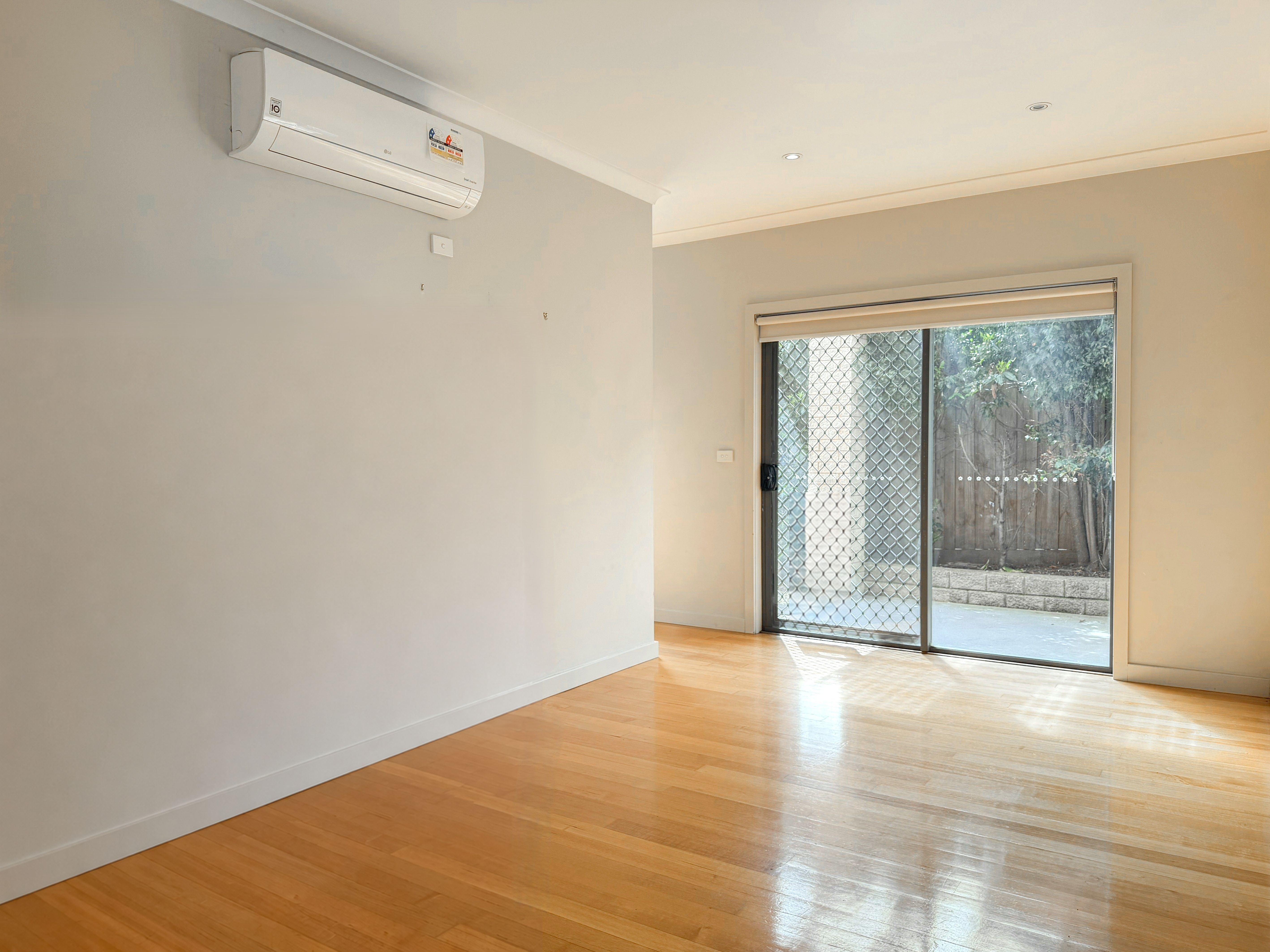 1/19 Croft Crescent — photo 6 of 11