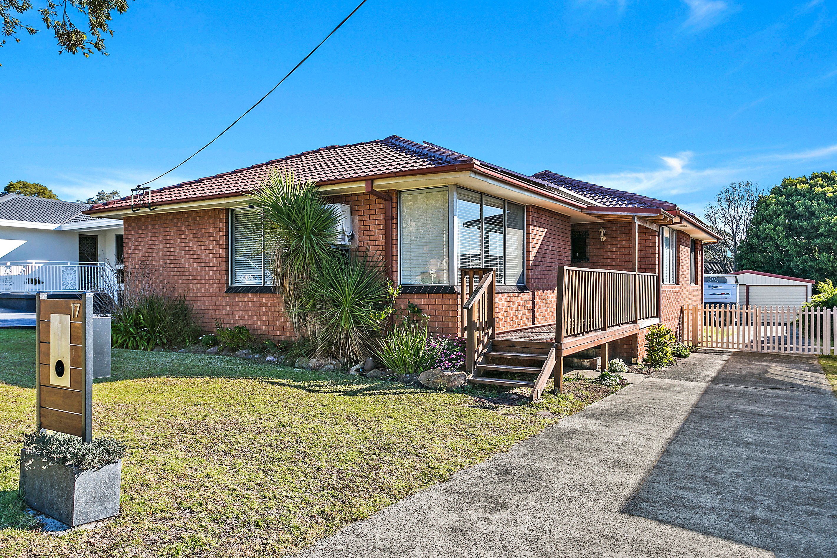 17 Gordon Avenue, Oak Flats, NSW 2529