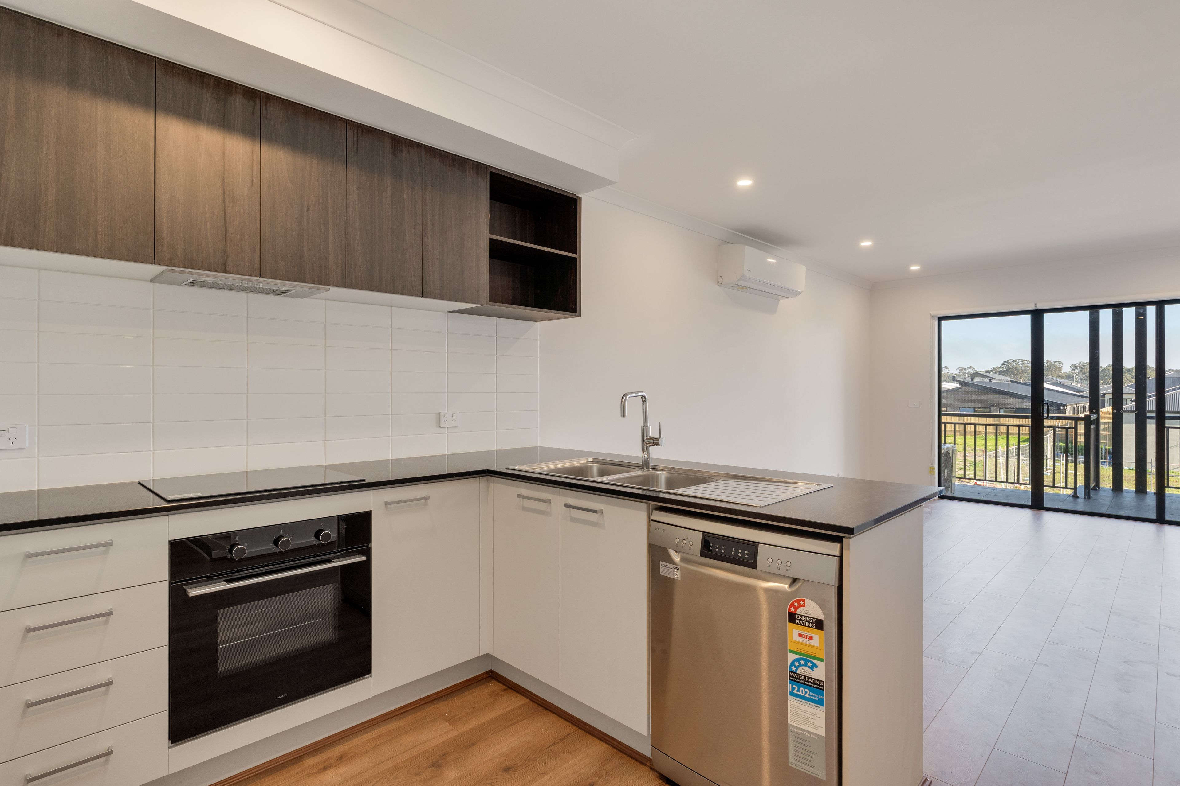 37 Fairywren Road, Mickleham, VIC 3064
