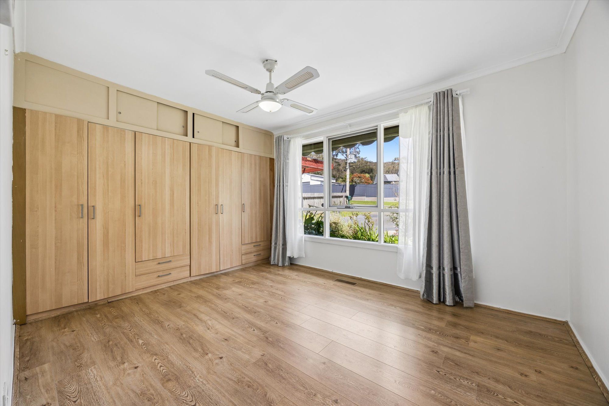 22 Carnarvon Avenue — photo 4 of 6