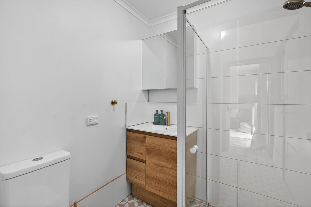 6 Chapman Road — photo 17 of 20