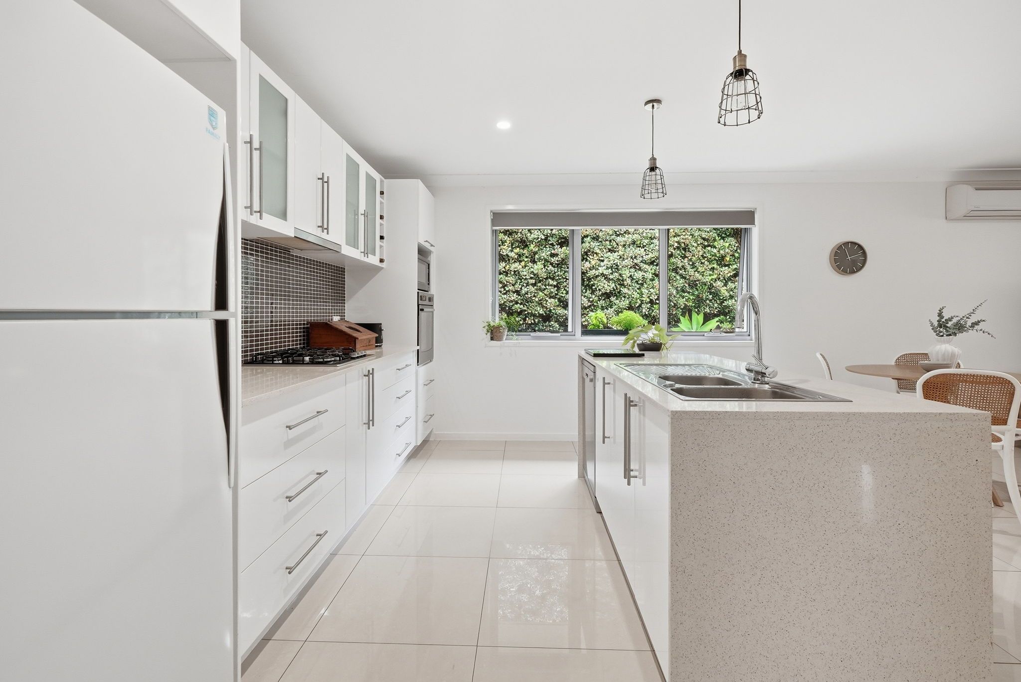 9 Sunbird Court, Elanora, QLD 4221