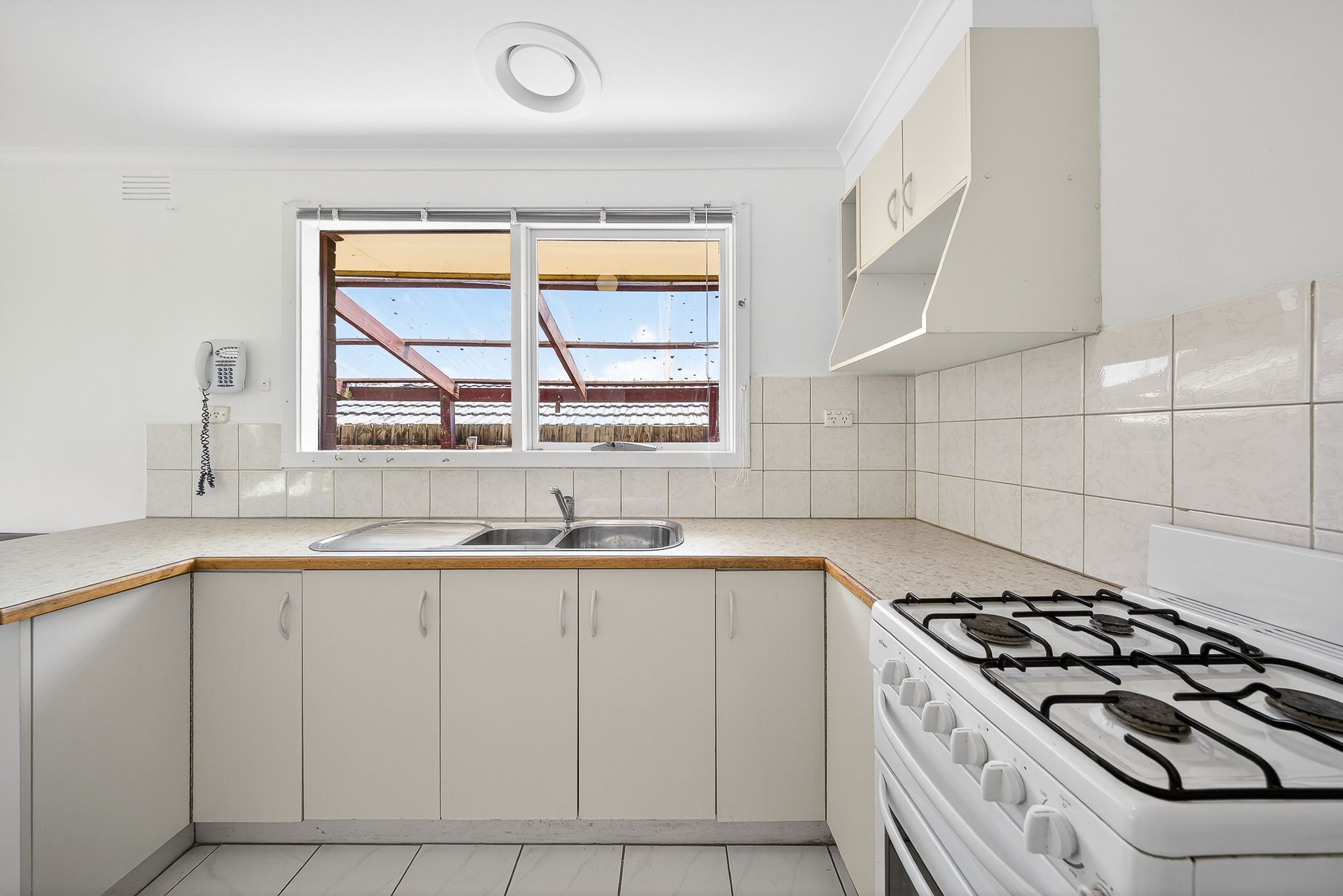 10 Ainsleigh Court — photo 9 of 27