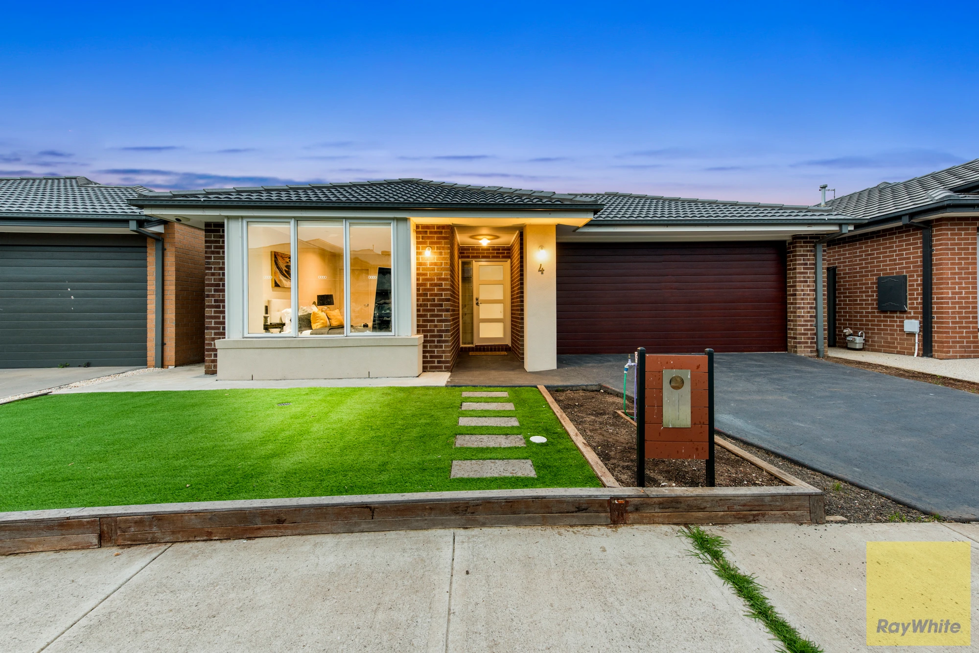 4 HILLCREST Parade, Tarneit, VIC 3029