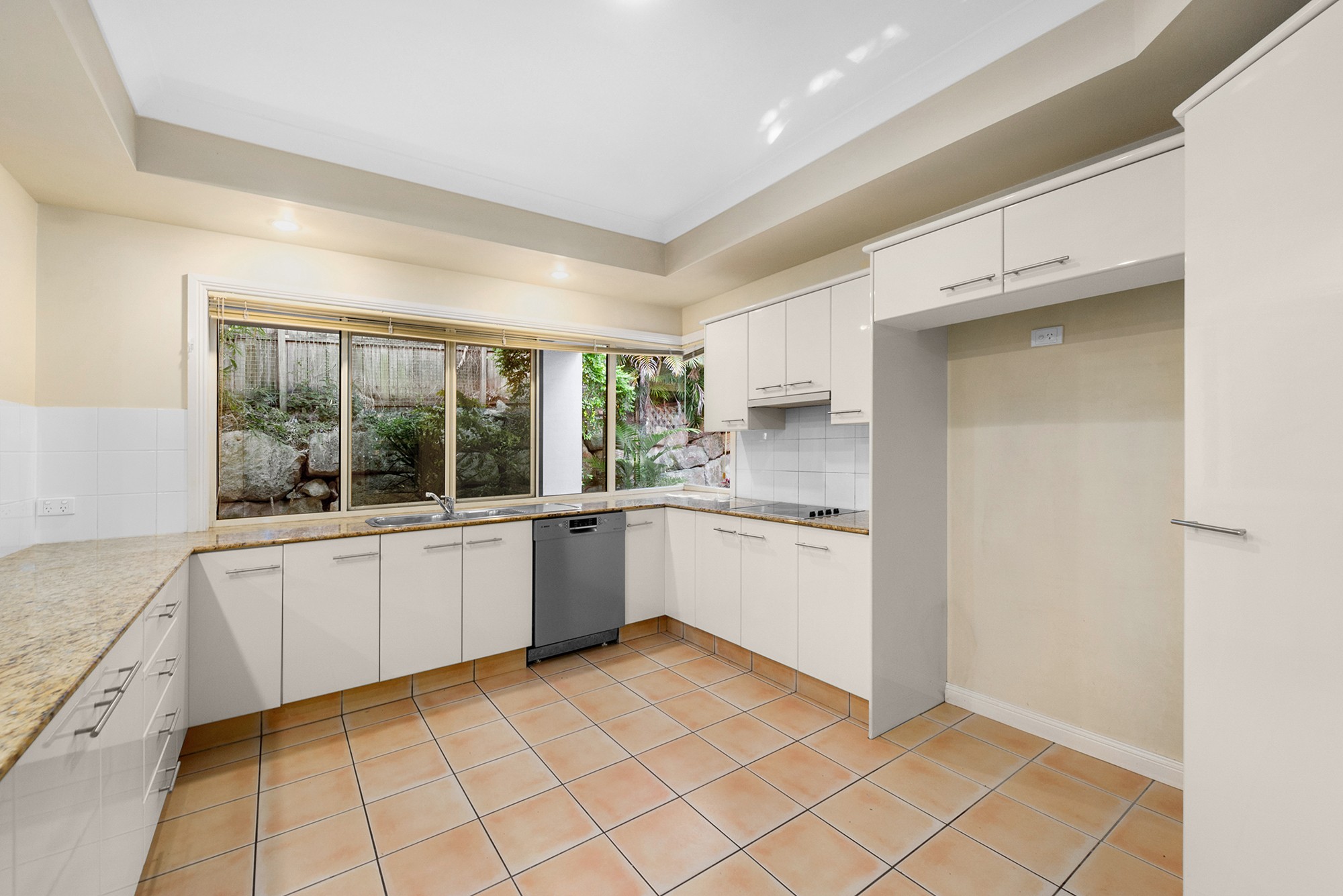 1 Evergreen Close, Kenmore, QLD 4069