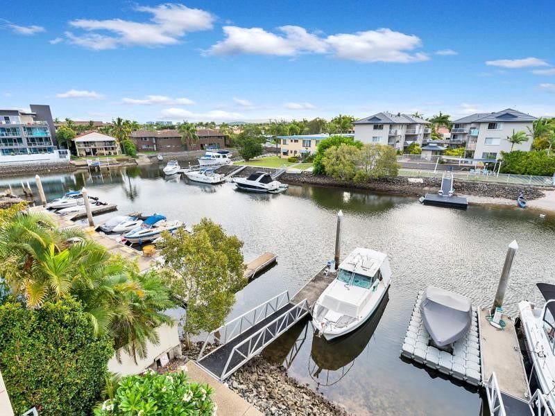 9/16-18 Canal Avenue, Runaway Bay, QLD 4216