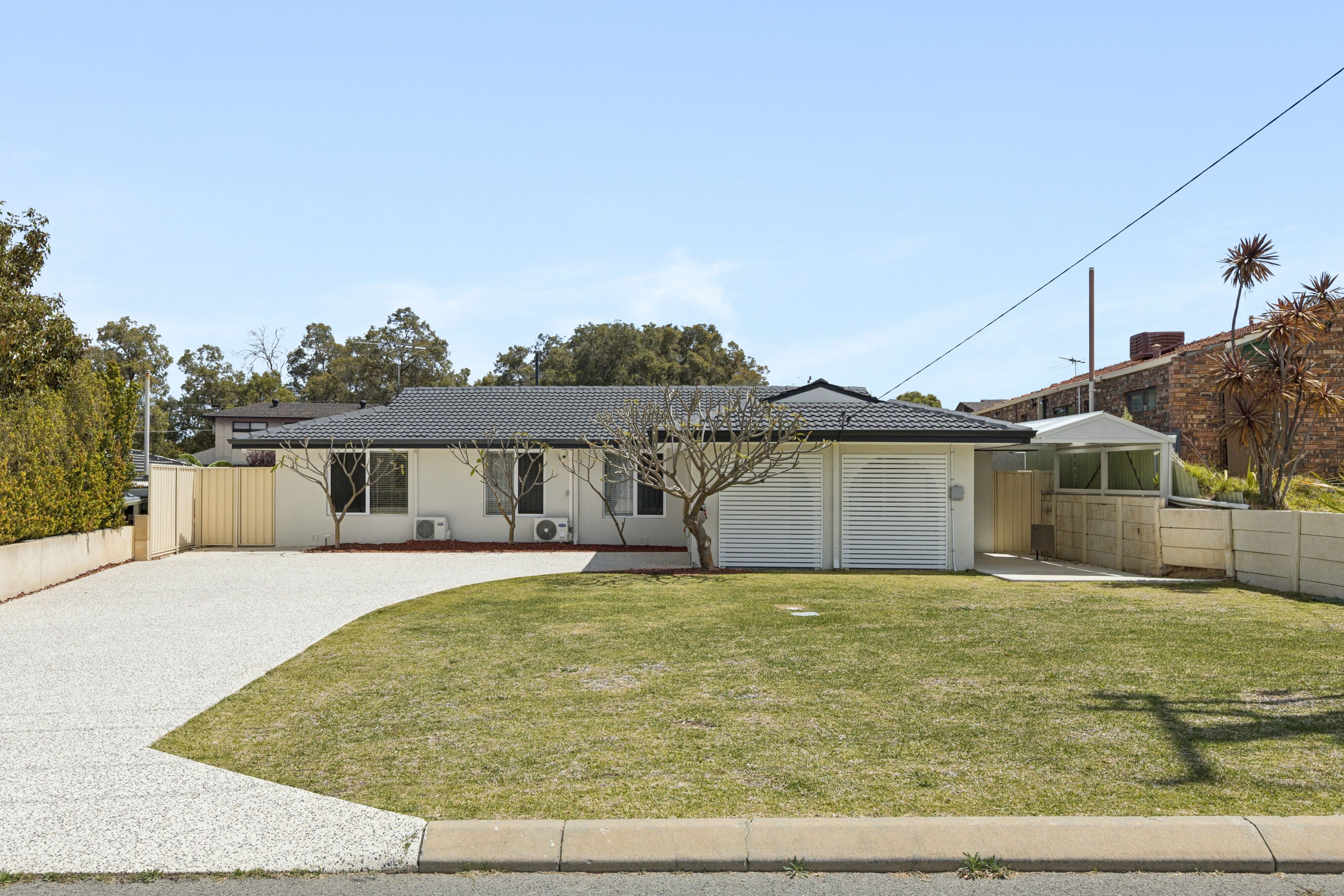 33 Felstead Crescent — photo 3 of 28