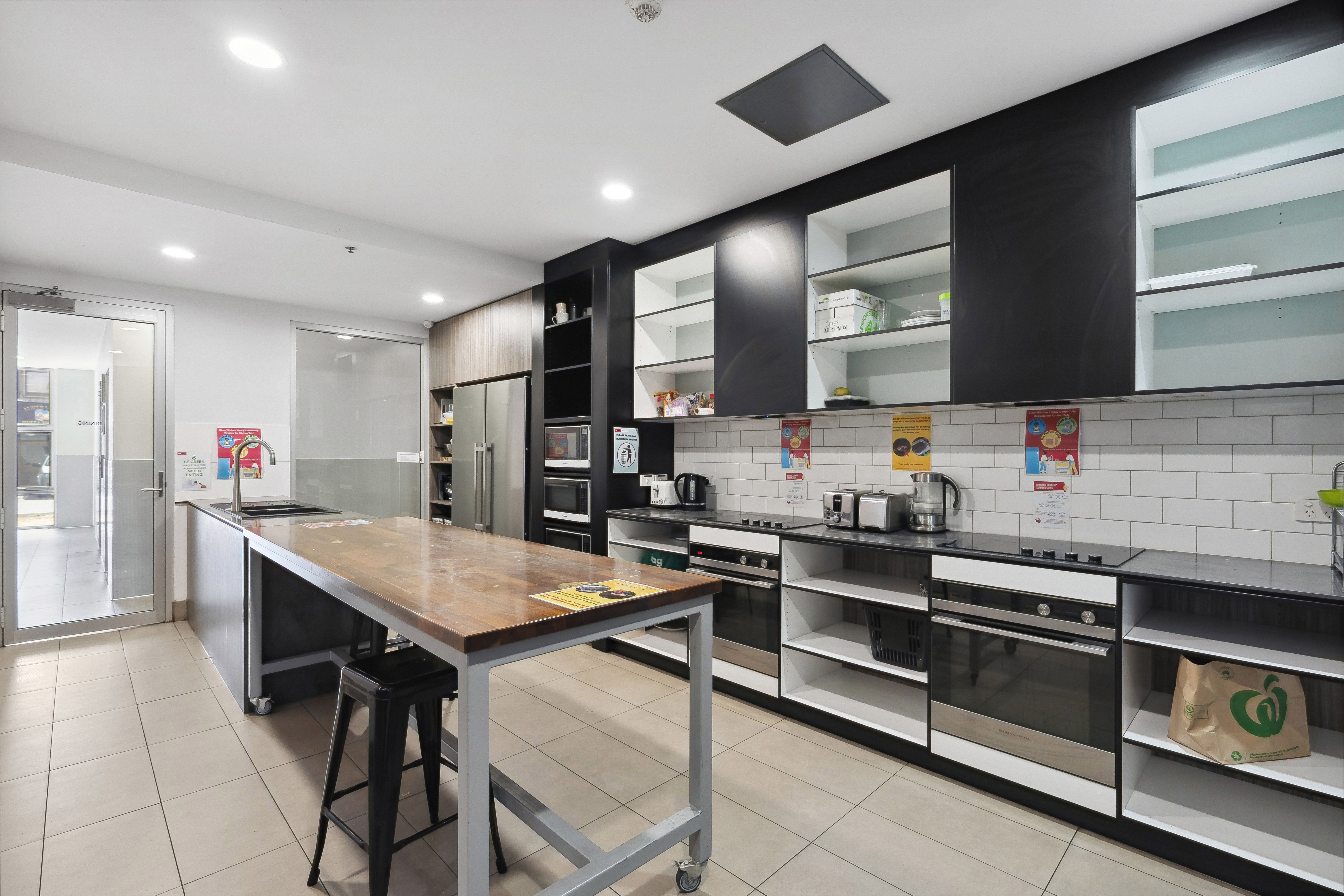 425/304 Waymouth Street — photo 15 of 24