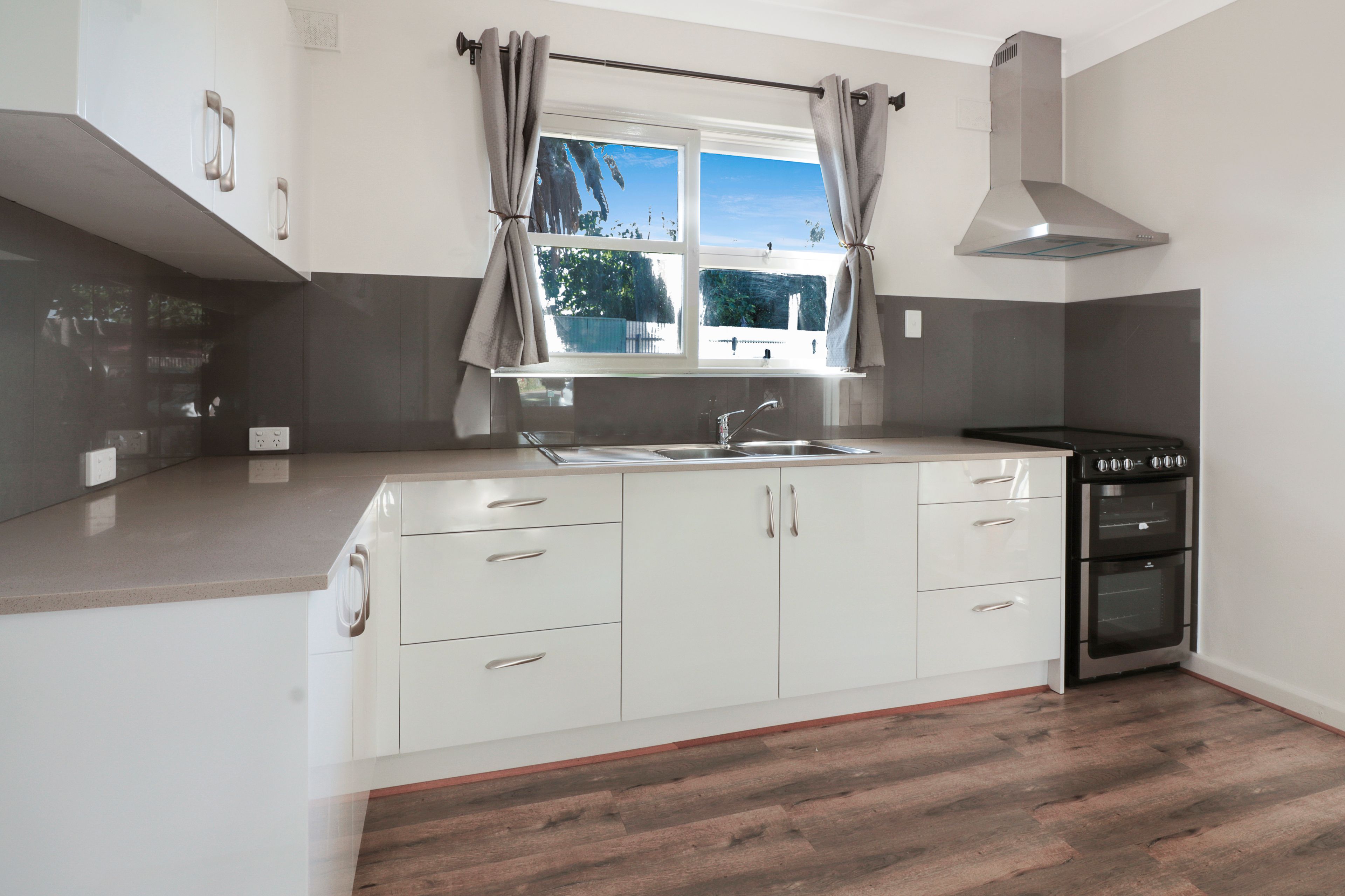 5 Heather Court, Para Vista, SA 5093
