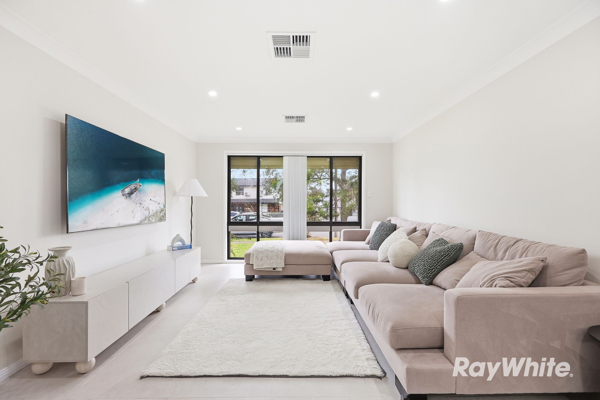 27 Hennesy Crescent — photo 3 of 16