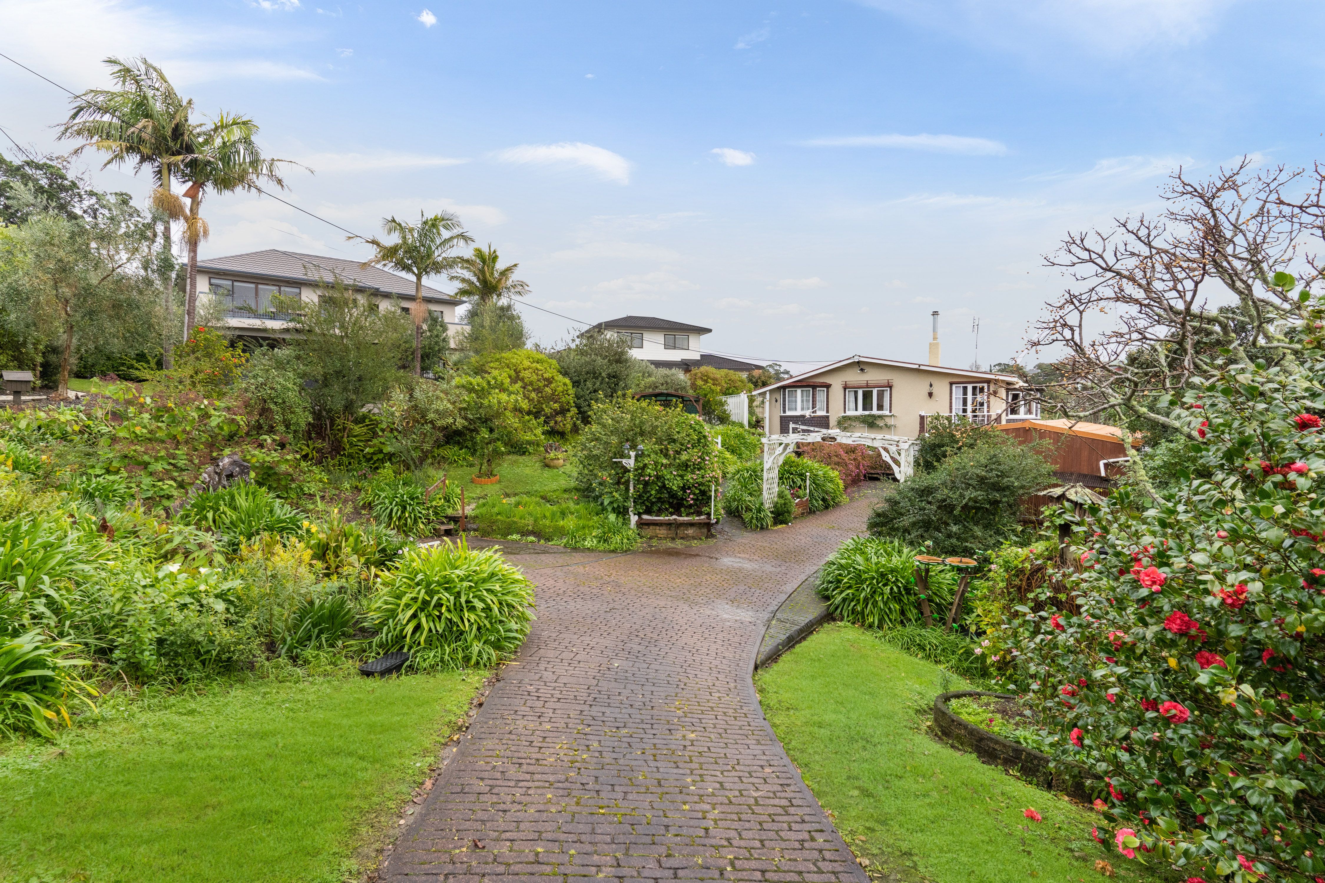 886 Beach Road, Waiake, North Shore City