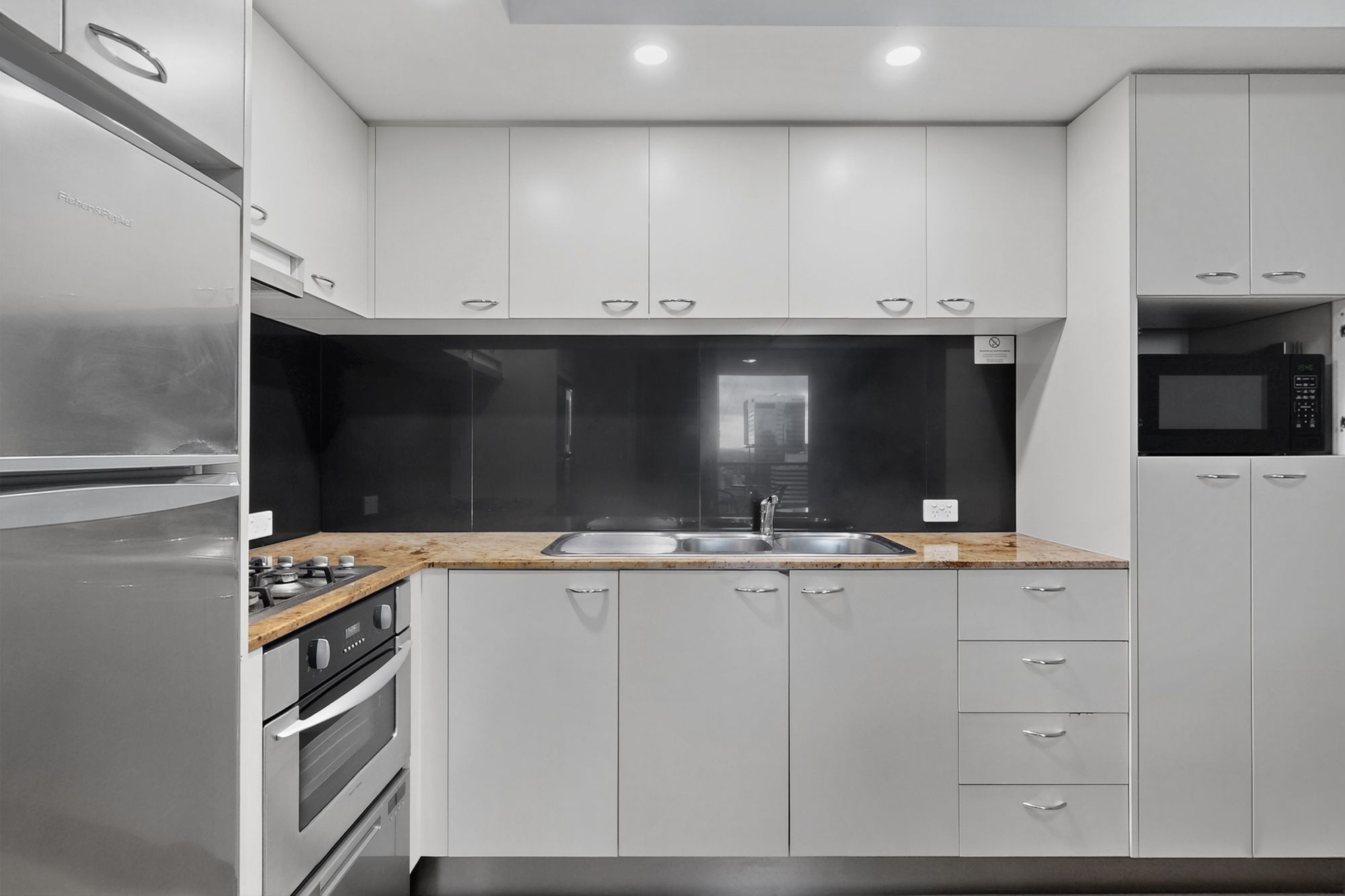 3207/70 Mary Street — photo 7 of 19