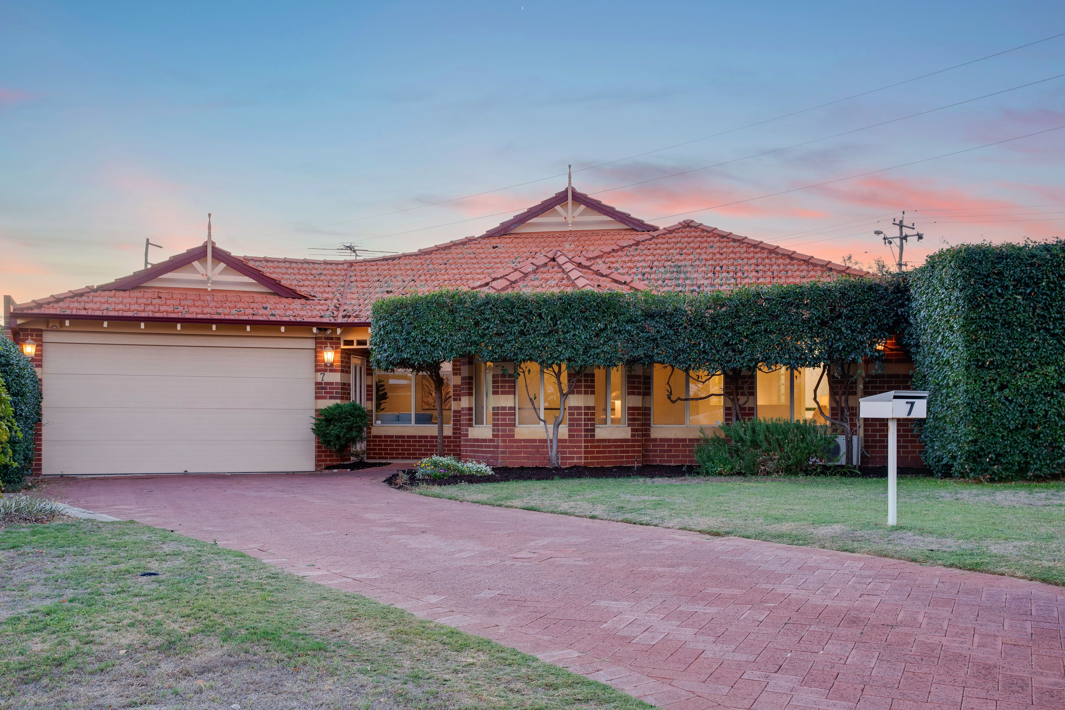 7 Raffan View, Gwelup WA 6018