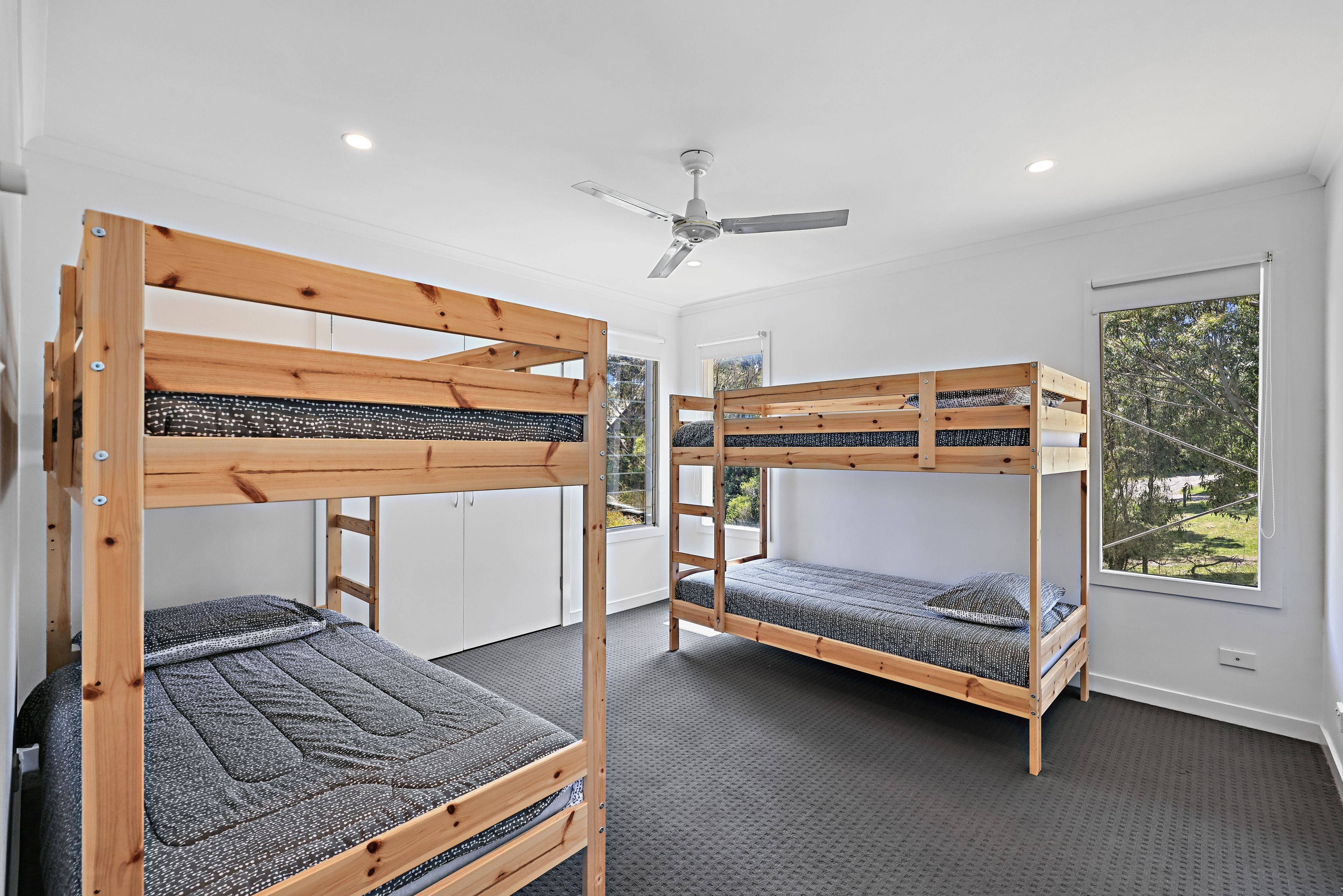 215 Jupiter Boulevard — photo 11 of 16