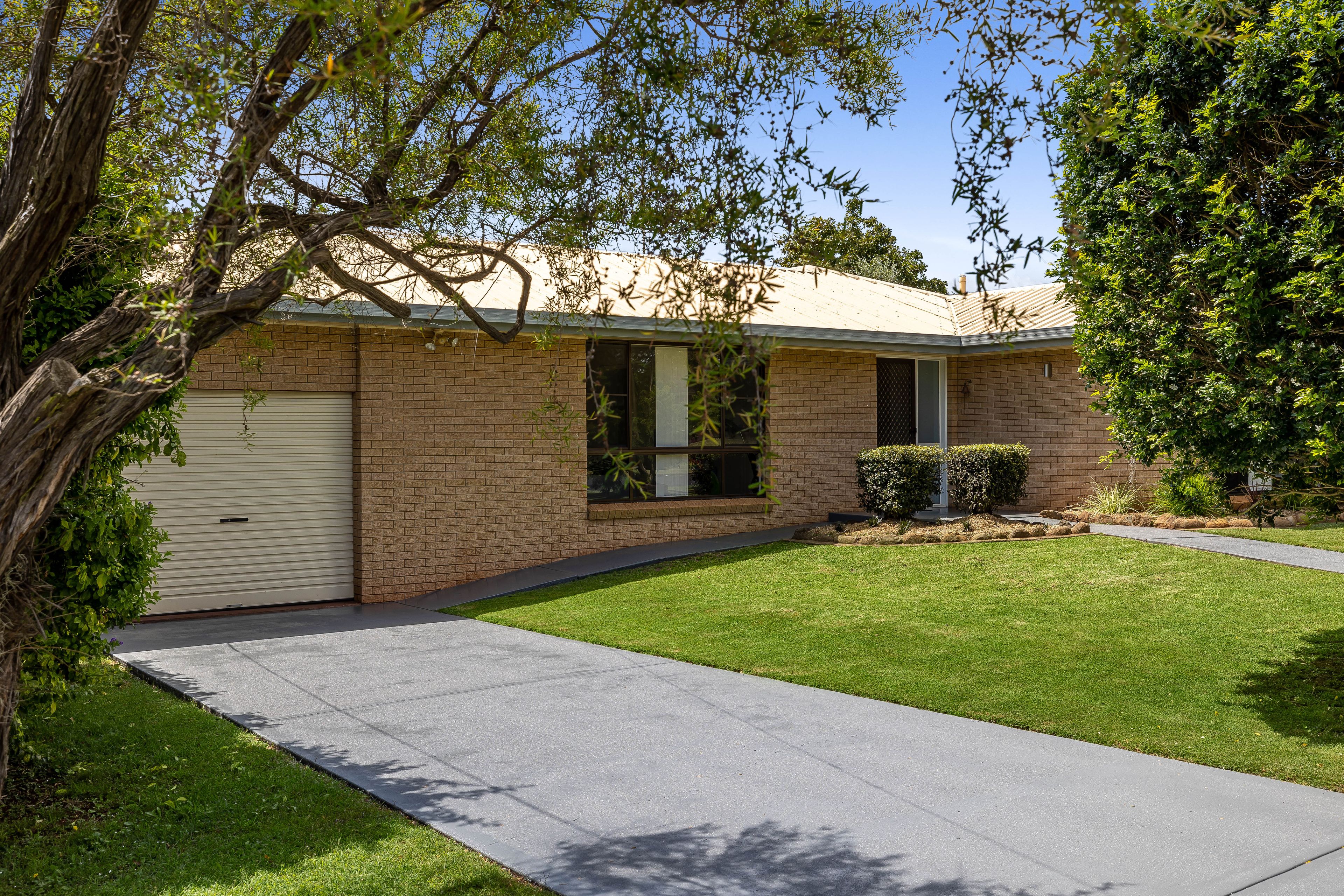 10 Wessex Street, Harristown, QLD 4350