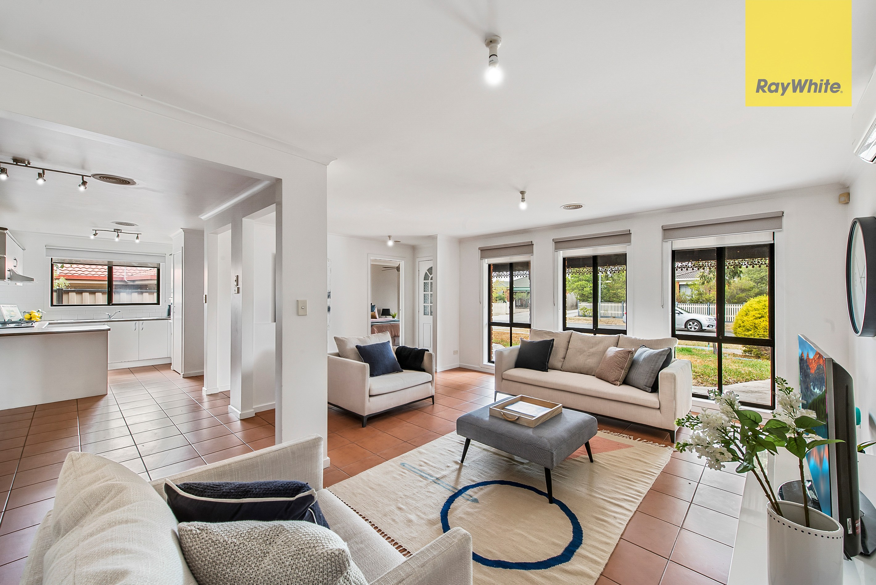 8 Manchester Drive, Sydenham, VIC 3037