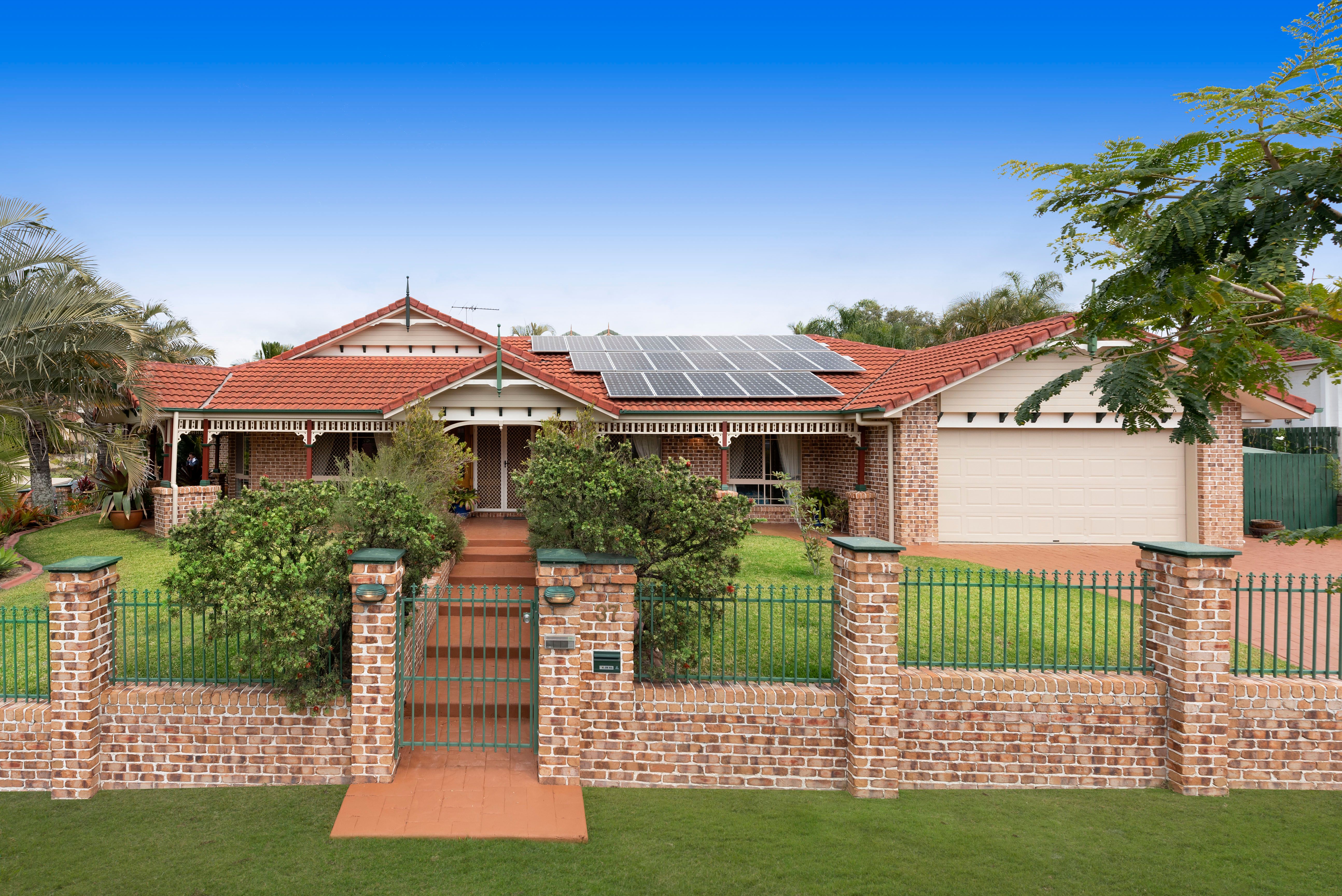 37 Amersham Crescent, Carindale QLD 4152
