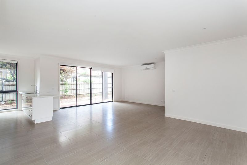 2/14 Alexander Avenue, Oakleigh East, VIC 3166