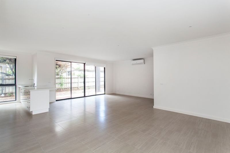 2/14 Alexander Avenue, Oakleigh East, VIC 3166