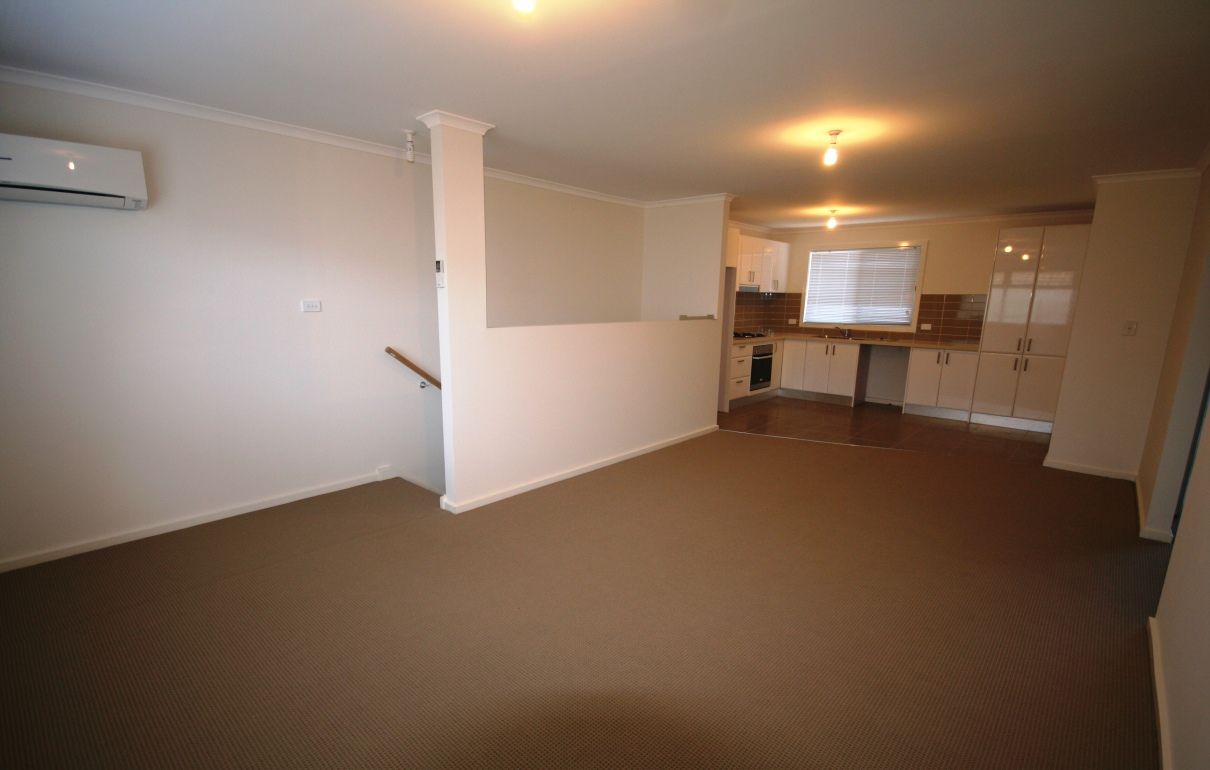 2/20 Mowatt Street, Queanbeyan, NSW 2620