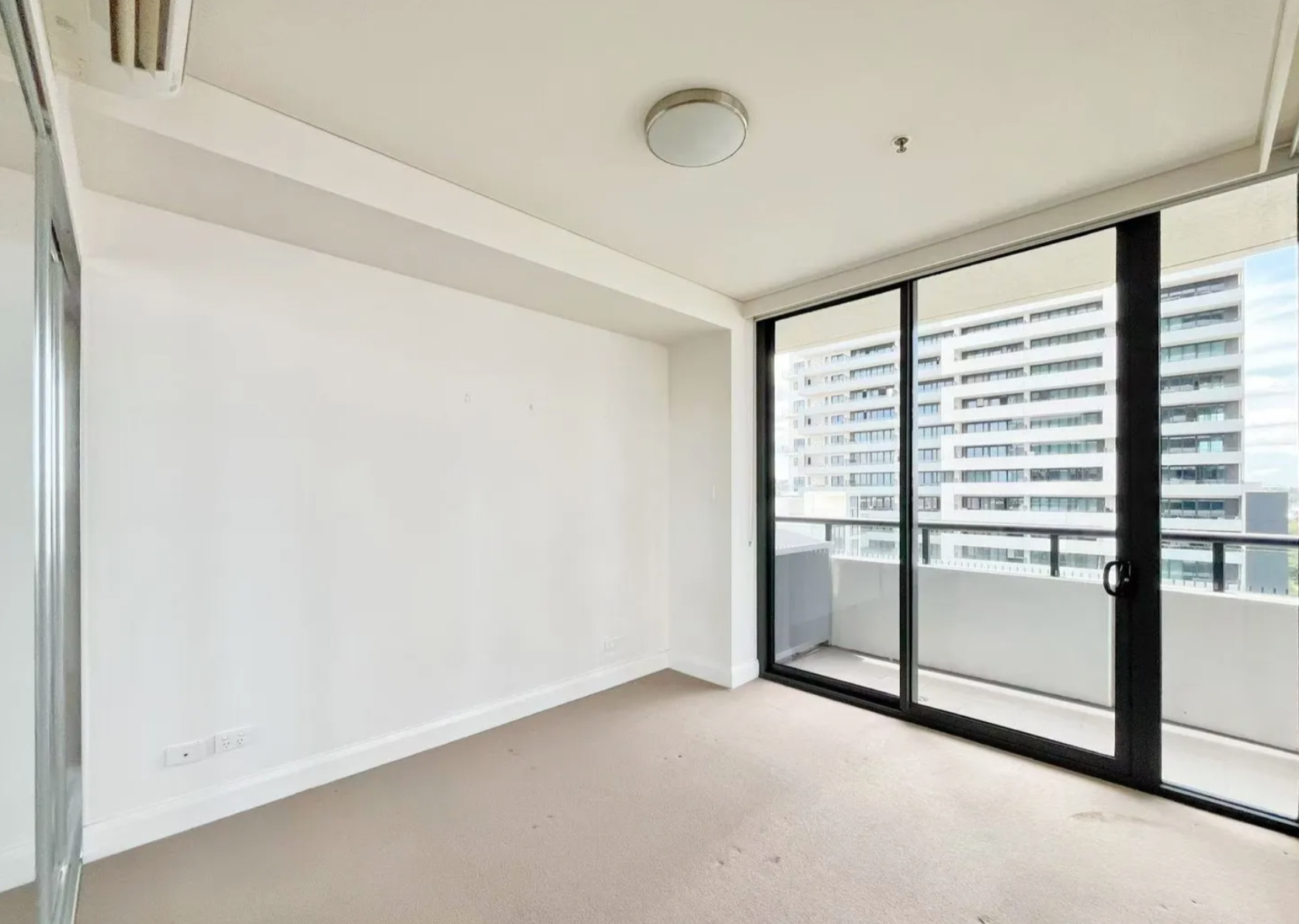 802/63 Shoreline Drive — photo 4 of 8