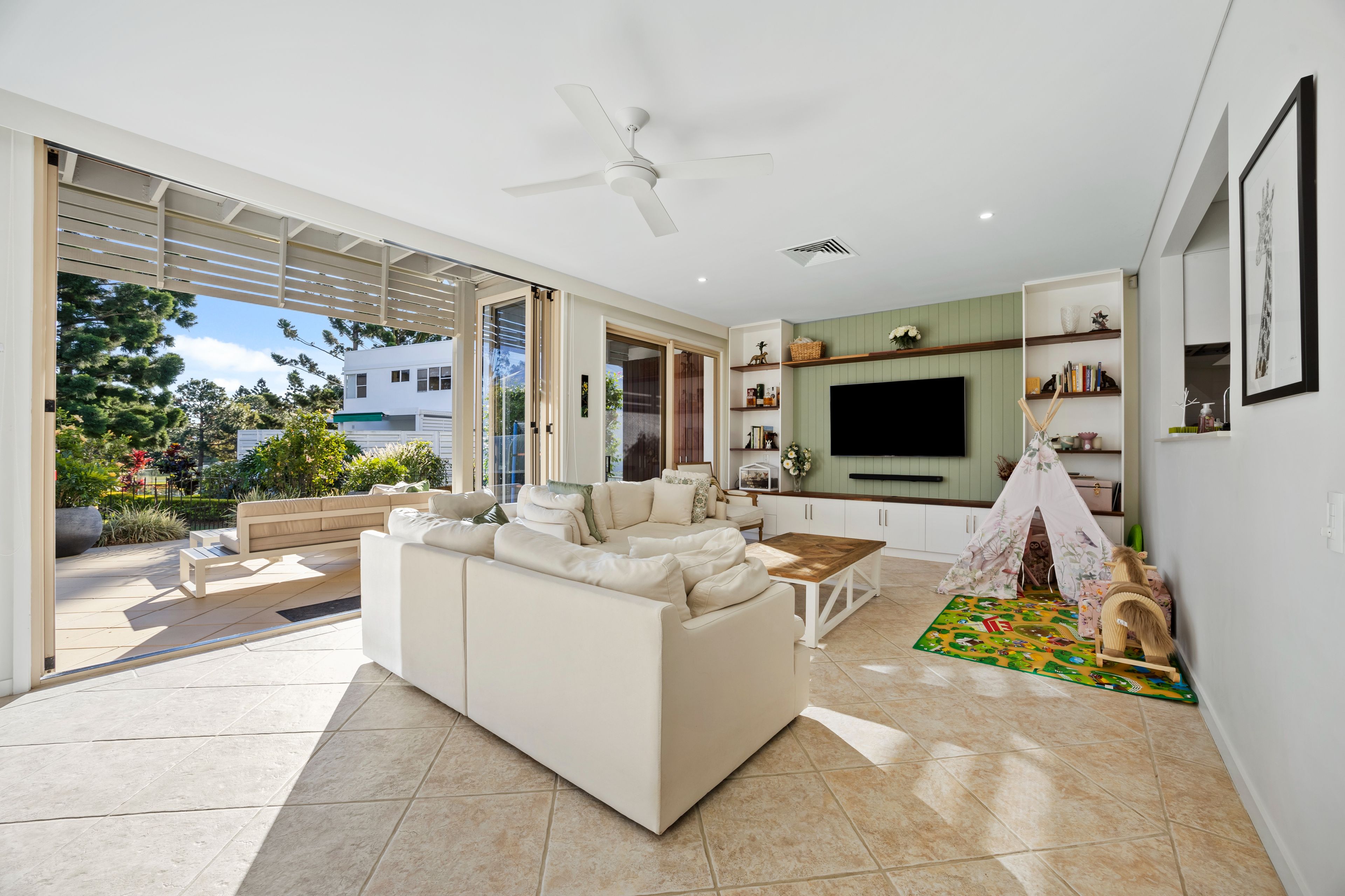 2114 South Shields Drive, Benowa, QLD 4217