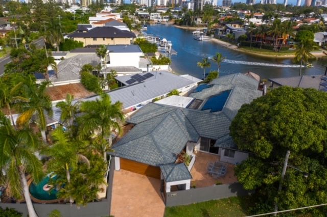 2 Etna Street, Isle Of Capri, QLD 4217