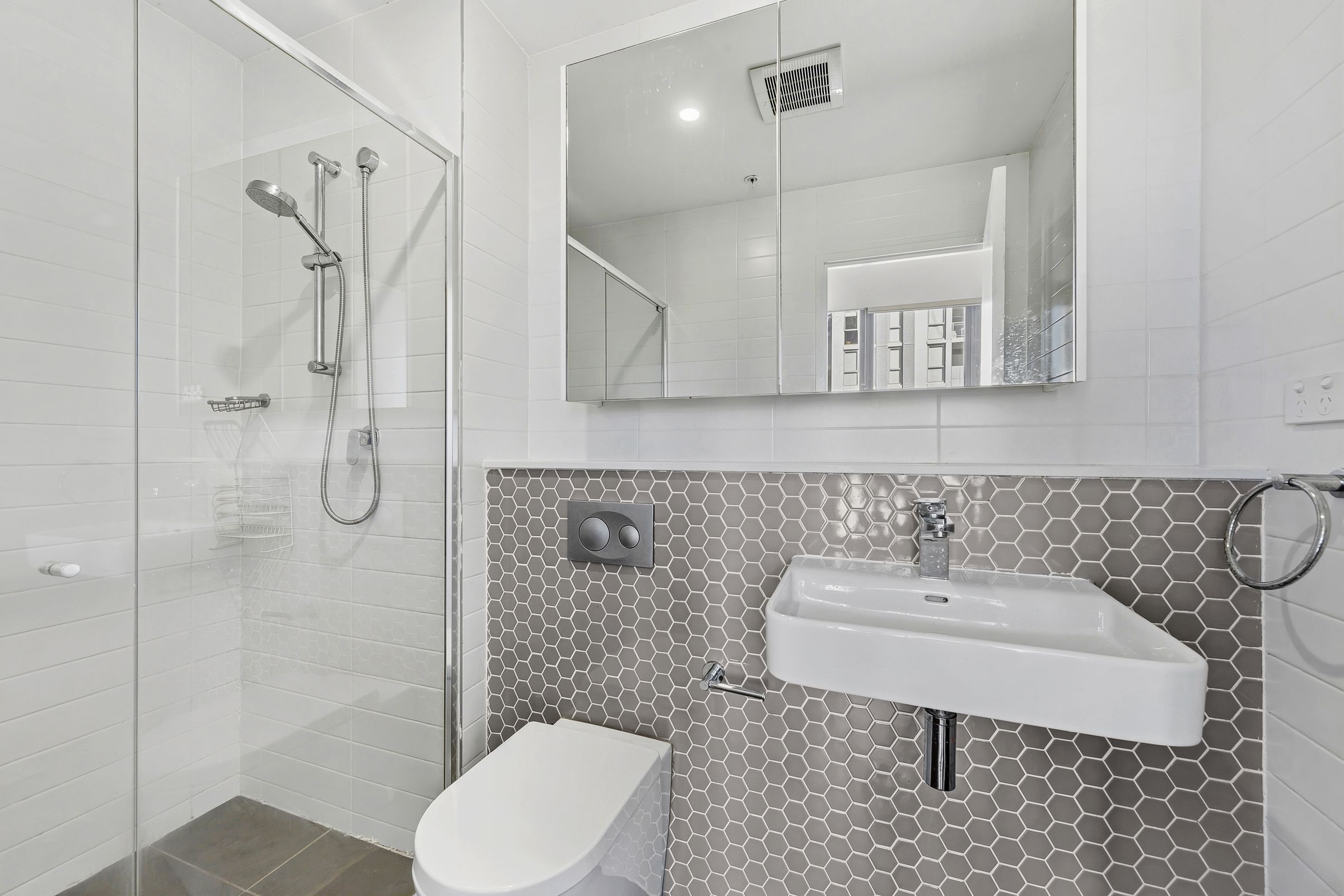 167/10 Thallon Street — photo 5 of 13