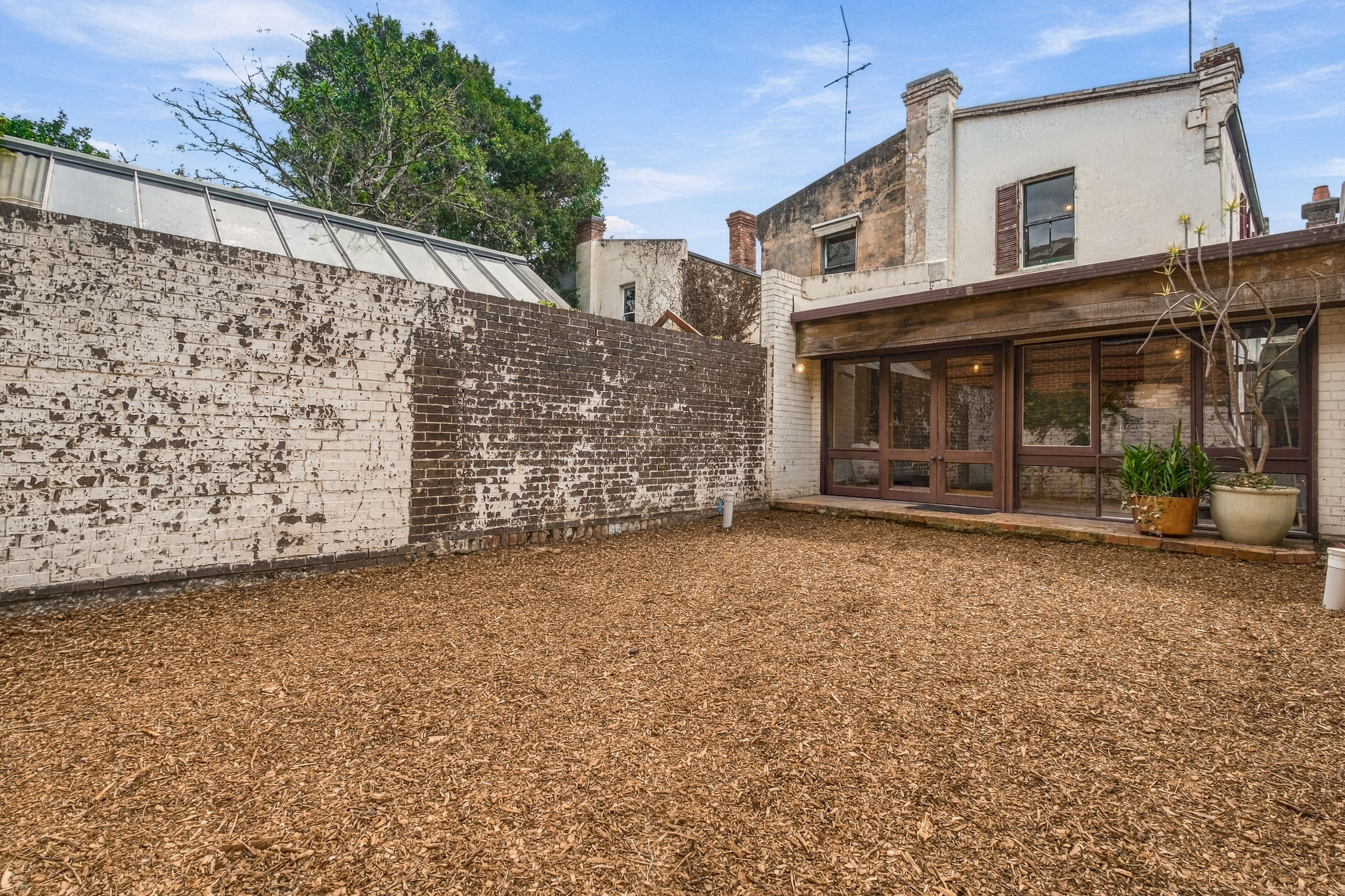 566 Victoria Parade — photo 15 of 17