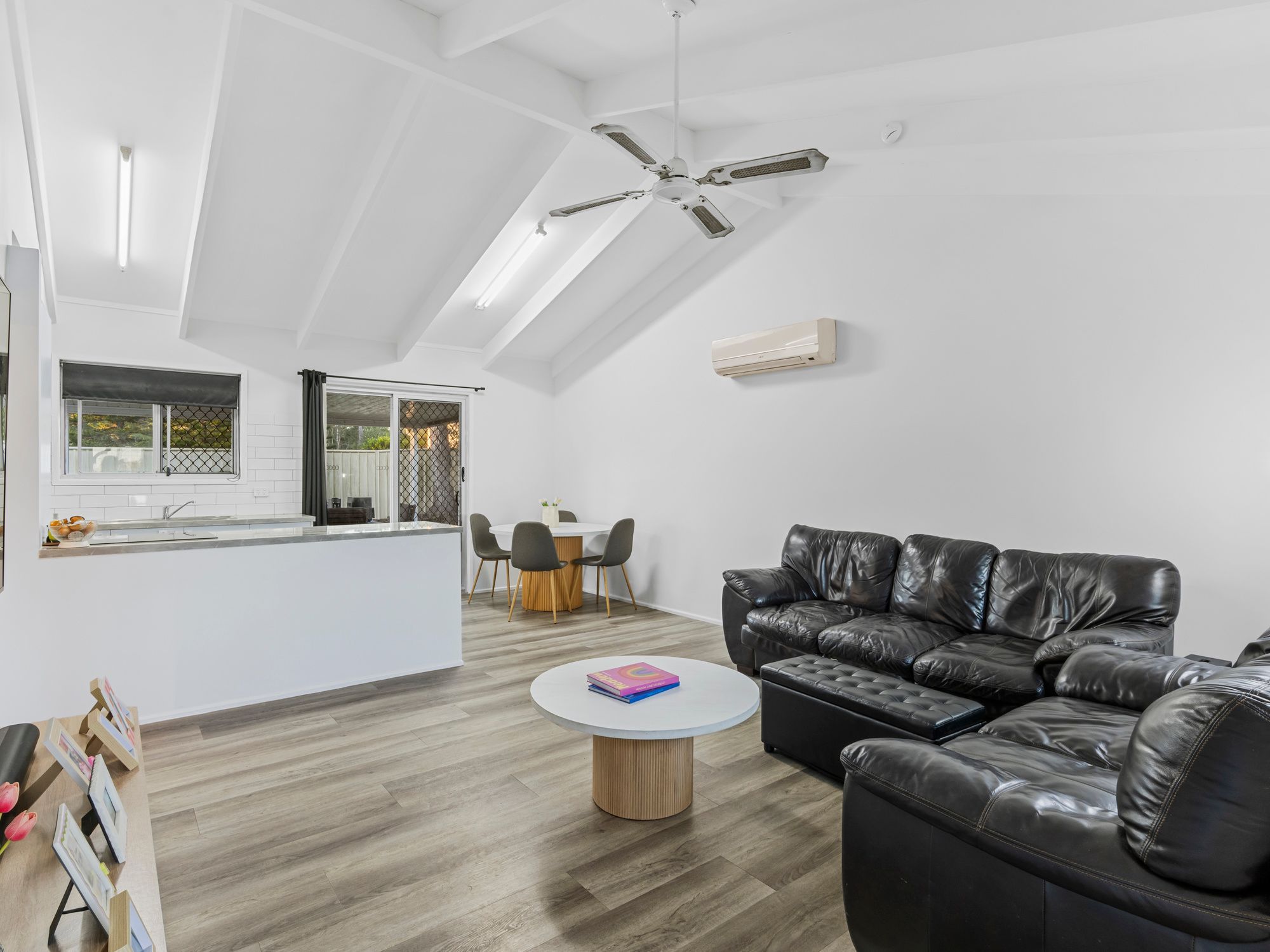16 Geelong Court — photo 3 of 16