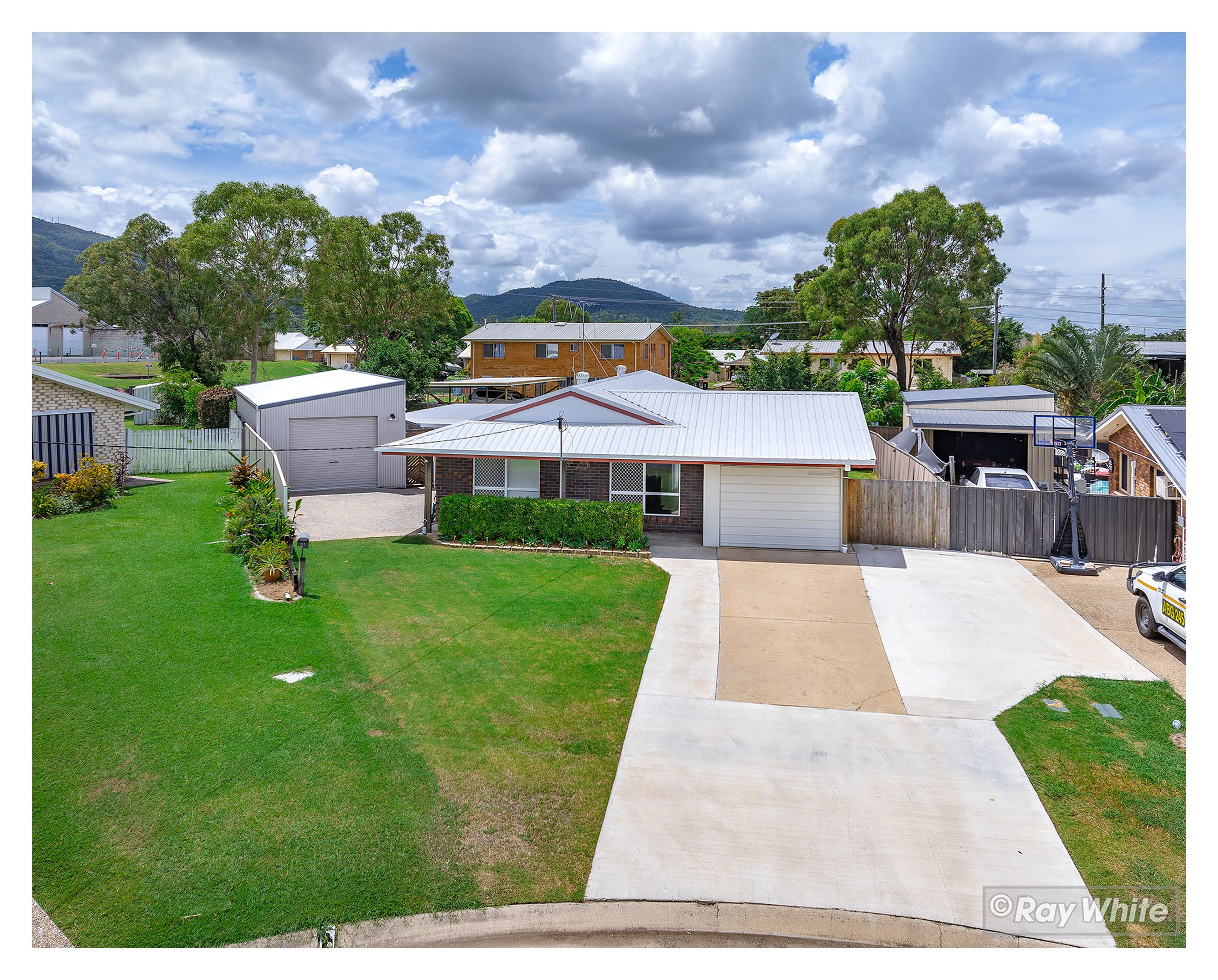 11 Kingfisher Parade, Norman Gardens, QLD 4701