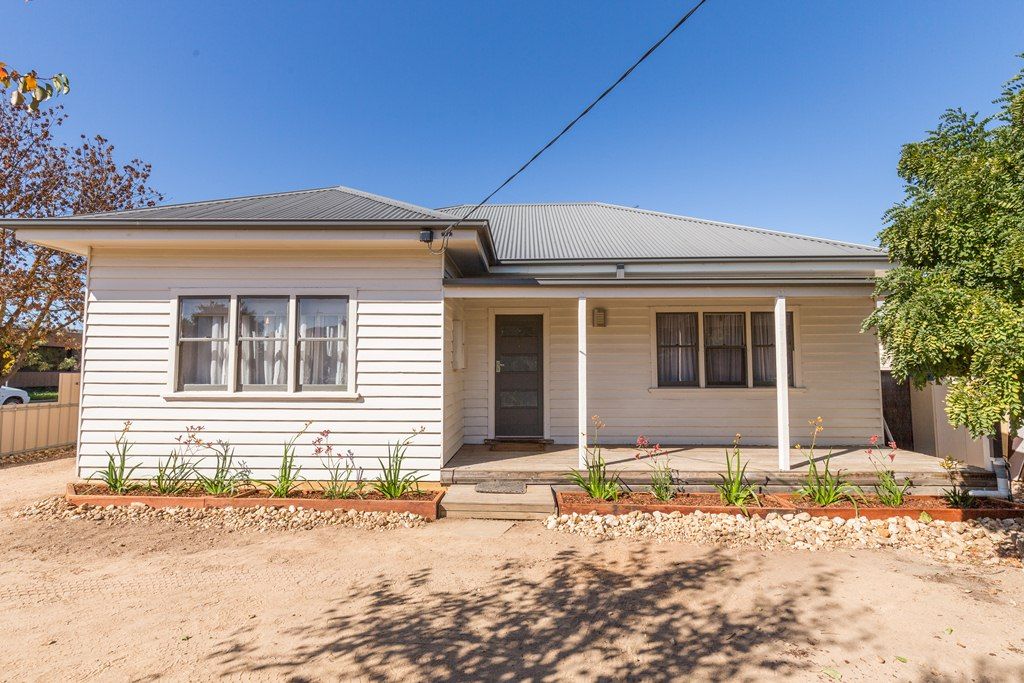 11 Robinson Street, Horsham VIC 3400