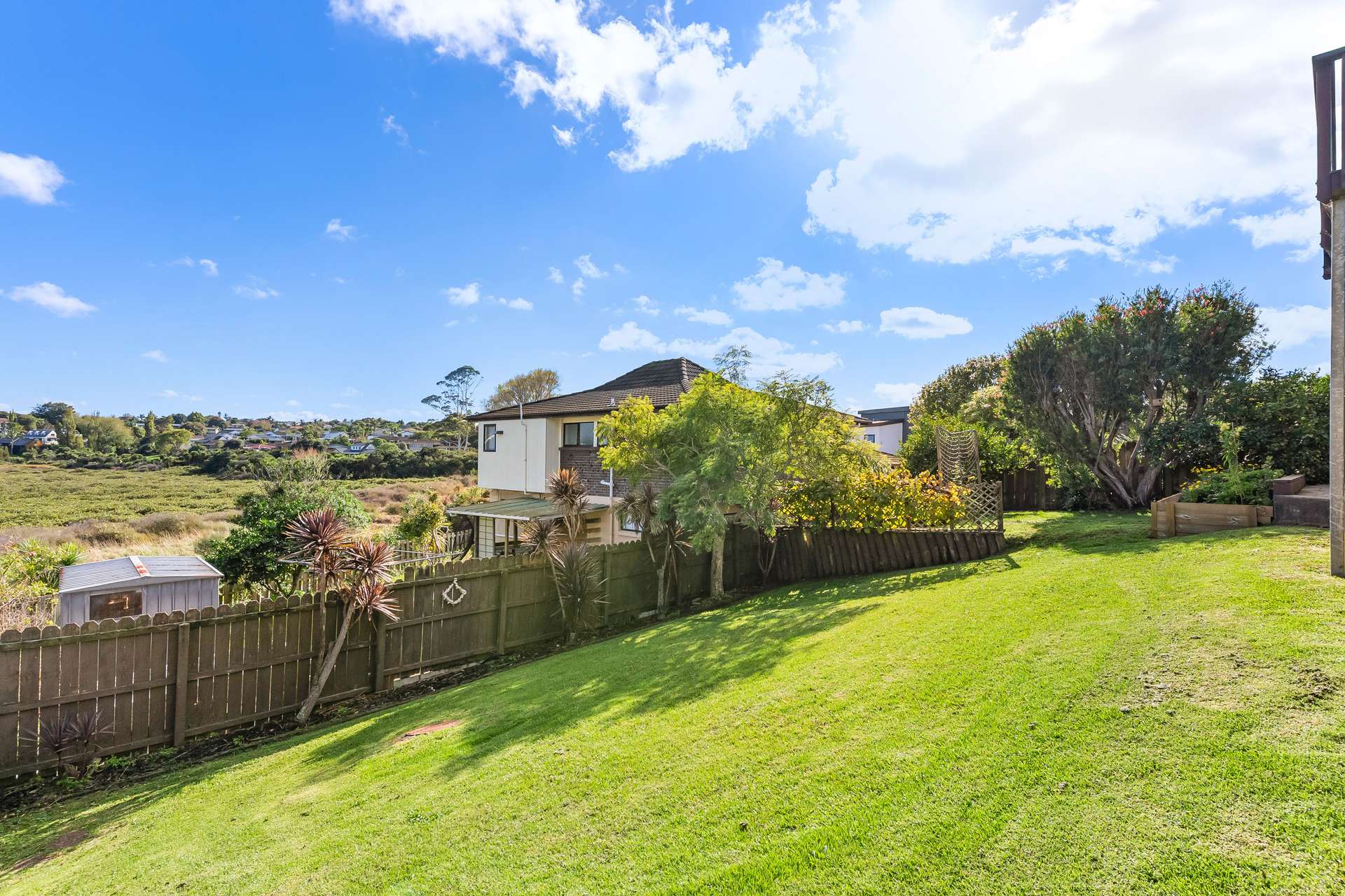 48 Galloway Crescent photo 28