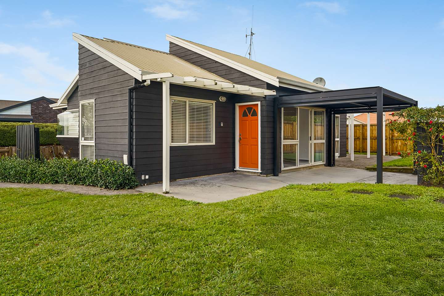 123 Endeavour Avenue photo 1