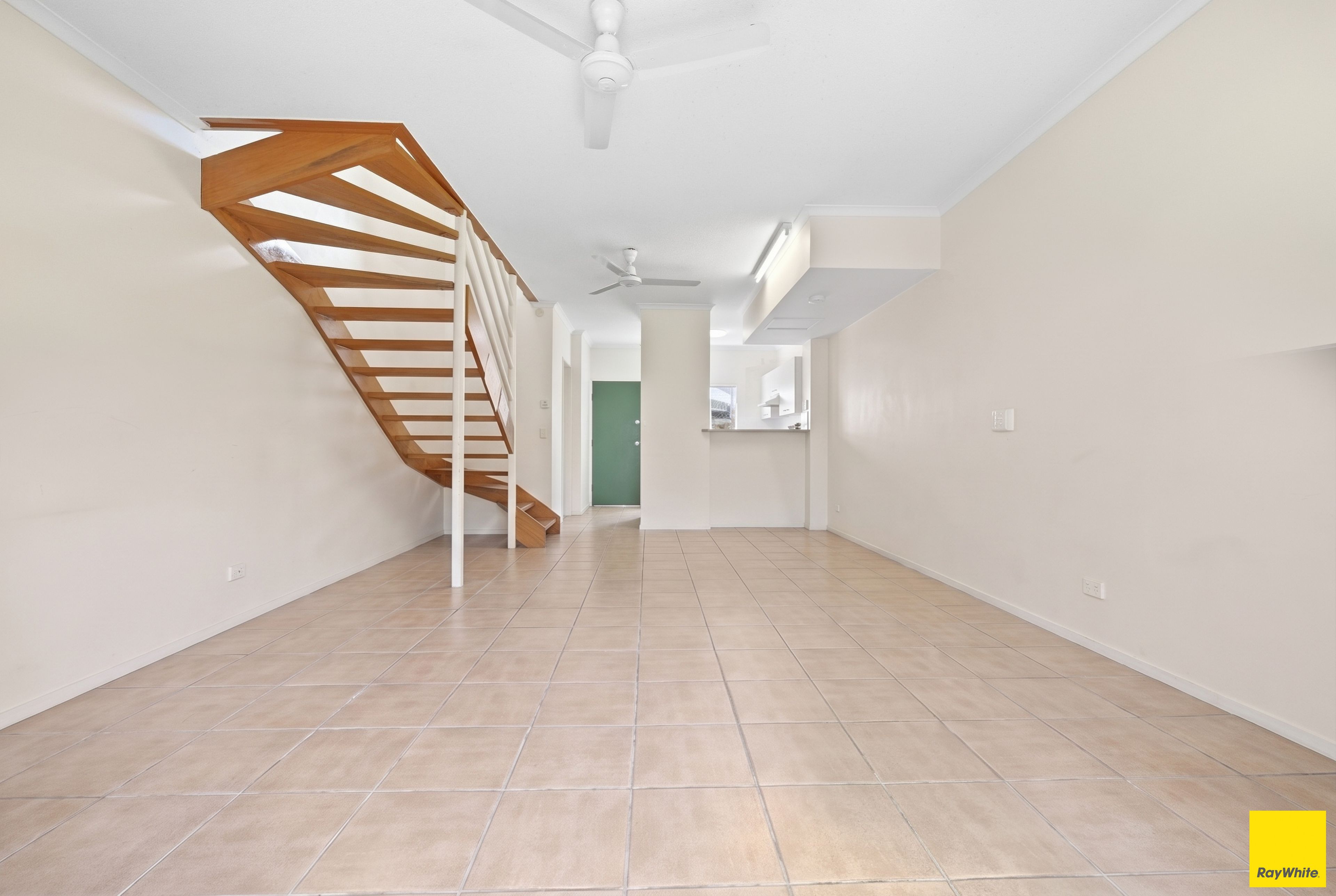 5/2 Cavanagh Street — photo 3 of 11
